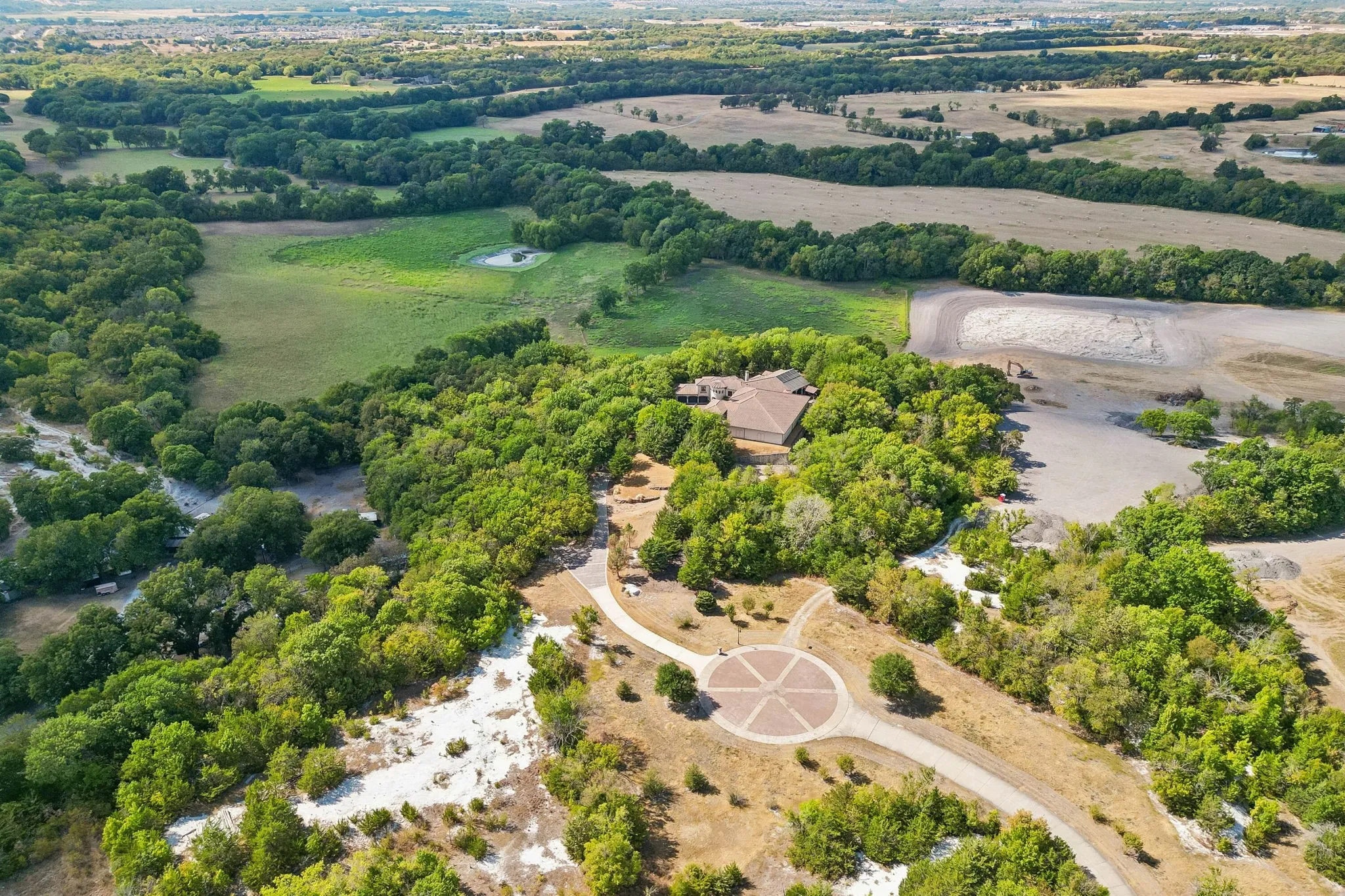 Private estate less than 30 miles from Dallas