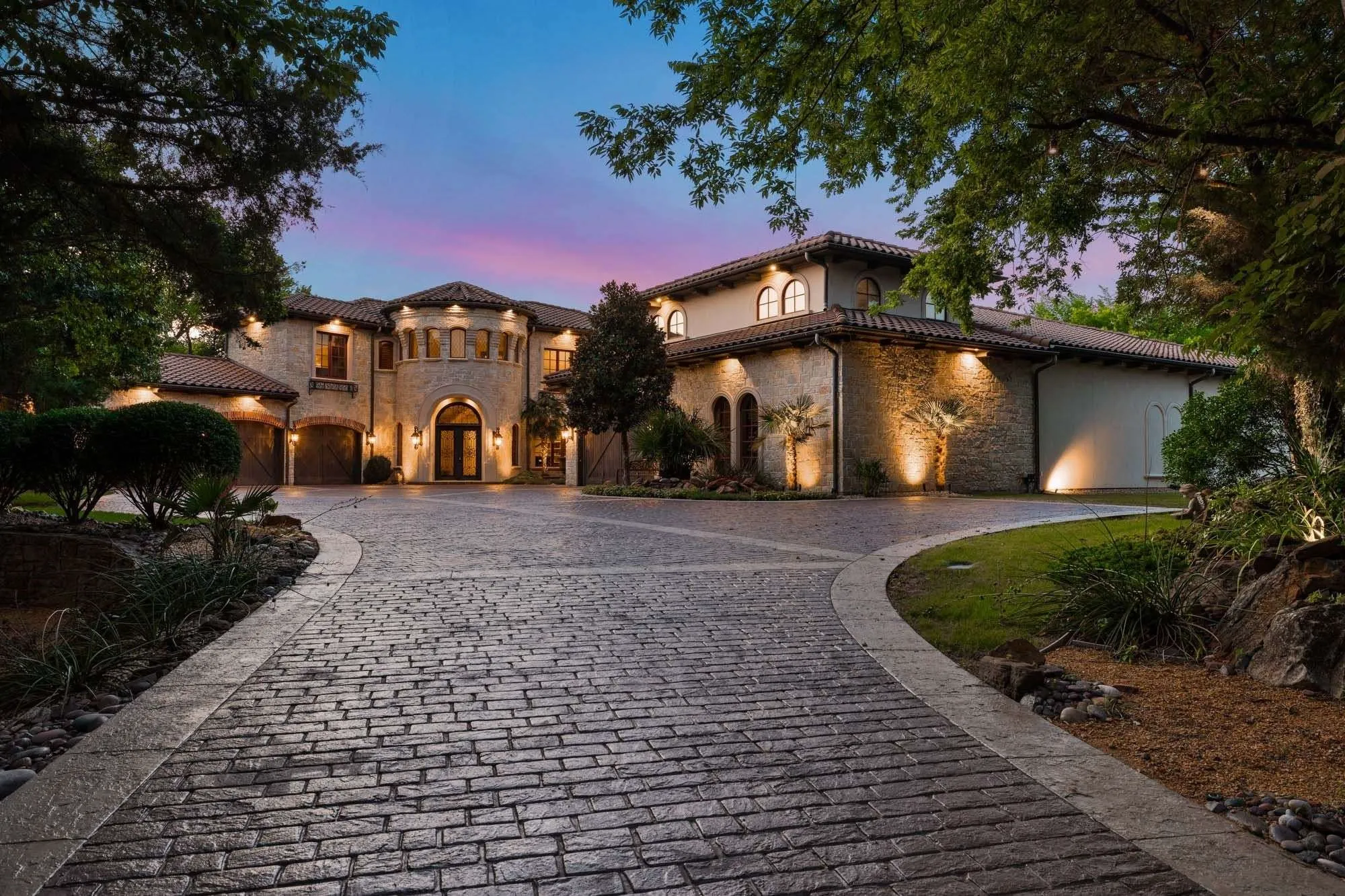 Private estate less than 5 miles from Historic Downtown McKinney
