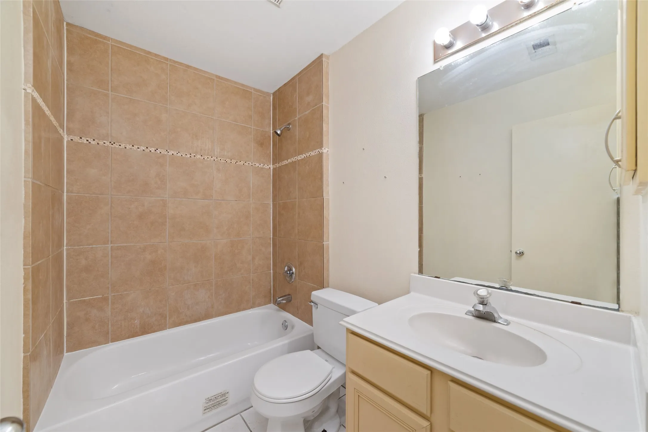 Single Family Residence For Sale in Harris County , 3306 Garrison Court, Houston, Texas 77014, 3 Bedroom, 2 Bathroom, 1 Garage spaces, 1,113 Sqft, built in 1996, mls#21393867, Real Estate Agent in Houston, Homes For Sale in Harris county, Homes For Sale in Houston, Realtor in Houston Texas, Real Estate Brokerage Independent Realty Texas, Luminita Cordes Realtor