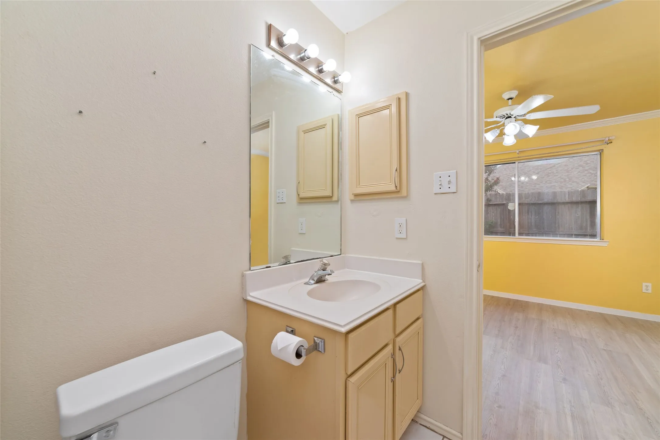 Single Family Residence For Sale in Harris County , 3306 Garrison Court, Houston, Texas 77014, 3 Bedroom, 2 Bathroom, 1 Garage spaces, 1,113 Sqft, built in 1996, mls#21393867, Real Estate Agent in Houston, Homes For Sale in Harris county, Homes For Sale in Houston, Realtor in Houston Texas, Real Estate Brokerage Independent Realty Texas, Luminita Cordes Realtor