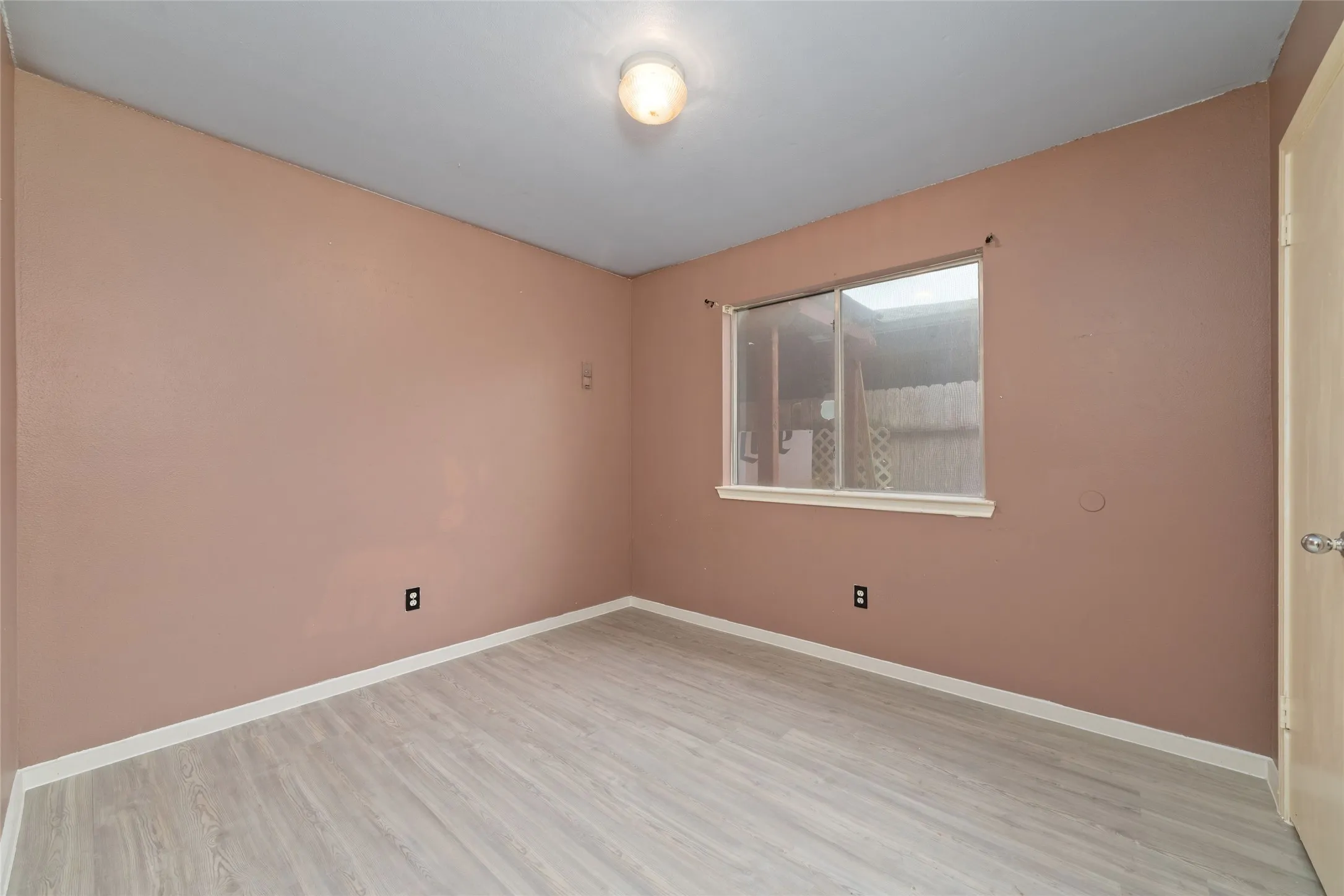Single Family Residence For Sale in Harris County , 3306 Garrison Court, Houston, Texas 77014, 3 Bedroom, 2 Bathroom, 1 Garage spaces, 1,113 Sqft, built in 1996, mls#21393867, Real Estate Agent in Houston, Homes For Sale in Harris county, Homes For Sale in Houston, Realtor in Houston Texas, Real Estate Brokerage Independent Realty Texas, Luminita Cordes Realtor