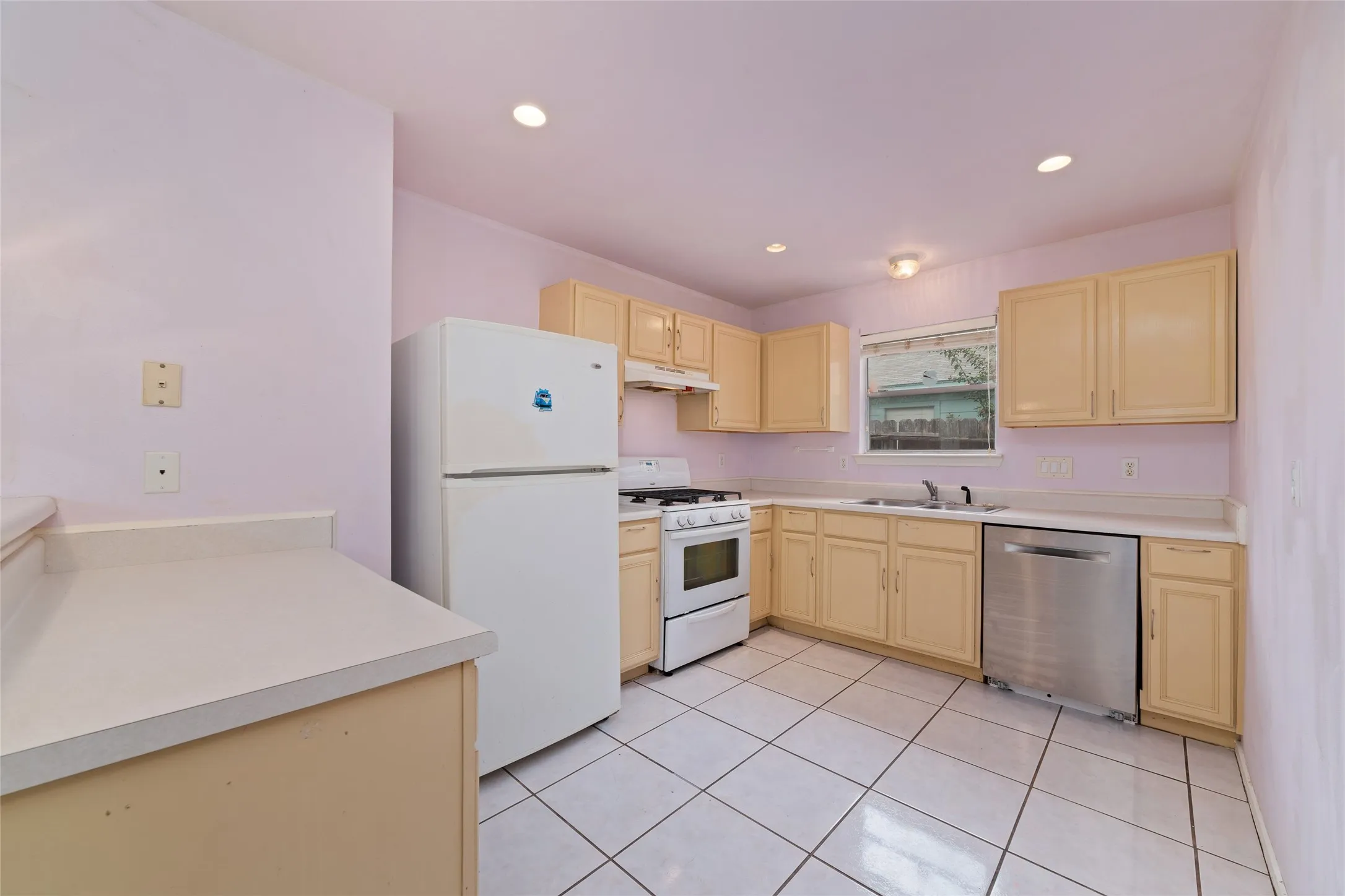 Single Family Residence For Sale in Harris County , 3306 Garrison Court, Houston, Texas 77014, 3 Bedroom, 2 Bathroom, 1 Garage spaces, 1,113 Sqft, built in 1996, mls#21393867, Real Estate Agent in Houston, Homes For Sale in Harris county, Homes For Sale in Houston, Realtor in Houston Texas, Real Estate Brokerage Independent Realty Texas, Luminita Cordes Realtor