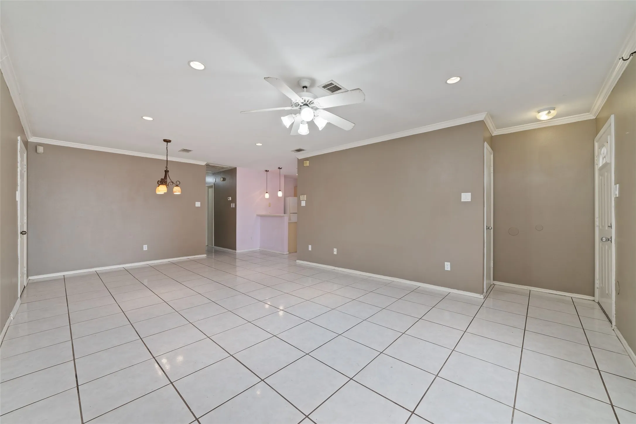 Single Family Residence For Sale in Harris County , 3306 Garrison Court, Houston, Texas 77014, 3 Bedroom, 2 Bathroom, 1 Garage spaces, 1,113 Sqft, built in 1996, mls#21393867, Real Estate Agent in Houston, Homes For Sale in Harris county, Homes For Sale in Houston, Realtor in Houston Texas, Real Estate Brokerage Independent Realty Texas, Luminita Cordes Realtor
