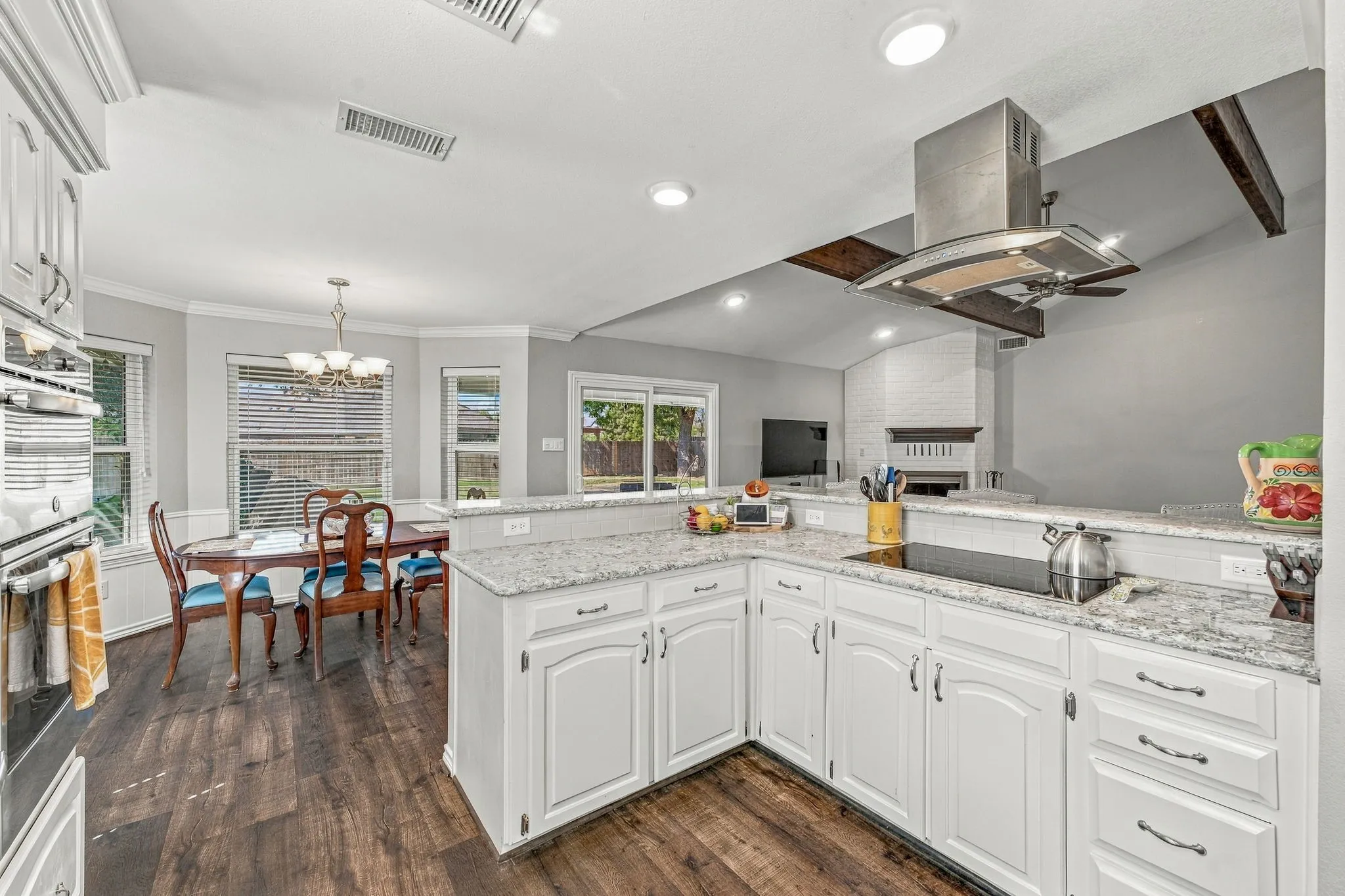 Single Family Residence For Sale in Hood County , 1202 Red Bird Lane, Granbury, Texas 76048, 3 Bedroom, 2 Bathroom, 2 Garage spaces, 2,242 Sqft, built in 1986, mls#21391931, Real Estate Agent in Granbury, Homes For Sale in Hood county, Homes For Sale in Granbury, Realtor in Granbury Texas, Real Estate Brokerage Independent Realty Texas, Luminita Cordes Realtor