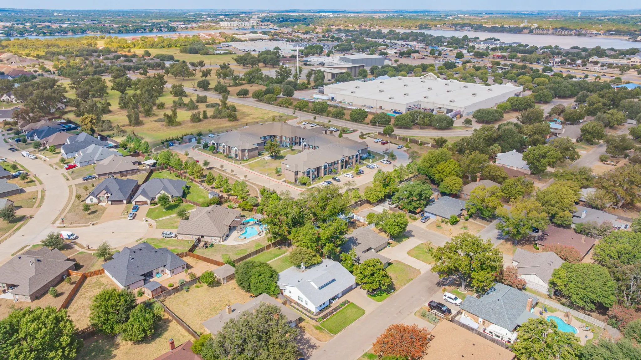 Single Family Residence For Sale in Hood County , 1202 Red Bird Lane, Granbury, Texas 76048, 3 Bedroom, 2 Bathroom, 2 Garage spaces, 2,242 Sqft, built in 1986, mls#21391931, Real Estate Agent in Granbury, Homes For Sale in Hood county, Homes For Sale in Granbury, Realtor in Granbury Texas, Real Estate Brokerage Independent Realty Texas, Luminita Cordes Realtor