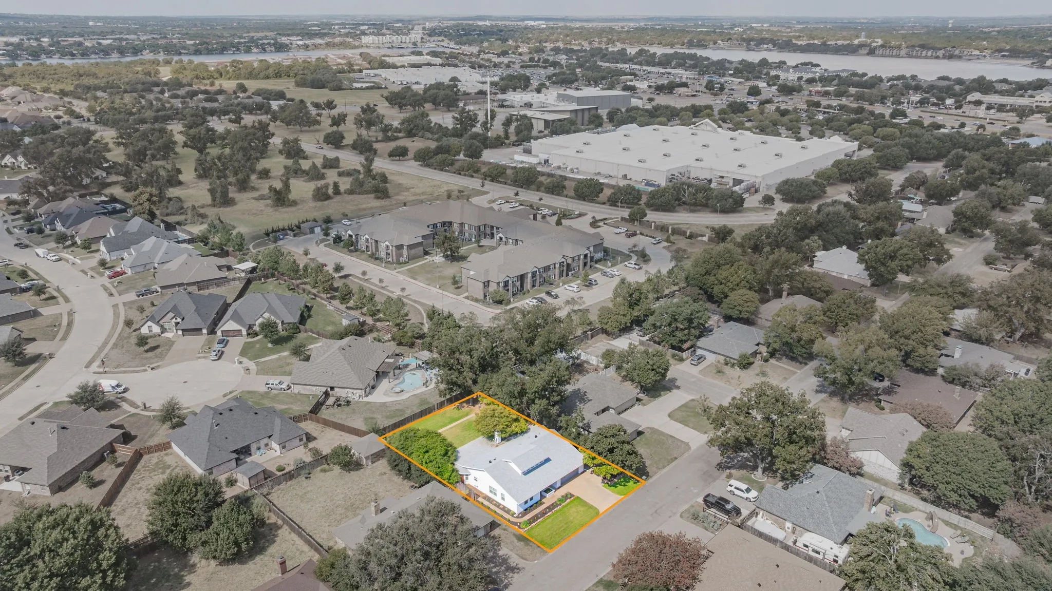 Single Family Residence For Sale in Hood County , 1202 Red Bird Lane, Granbury, Texas 76048, 3 Bedroom, 2 Bathroom, 2 Garage spaces, 2,242 Sqft, built in 1986, mls#21391931, Real Estate Agent in Granbury, Homes For Sale in Hood county, Homes For Sale in Granbury, Realtor in Granbury Texas, Real Estate Brokerage Independent Realty Texas, Luminita Cordes Realtor