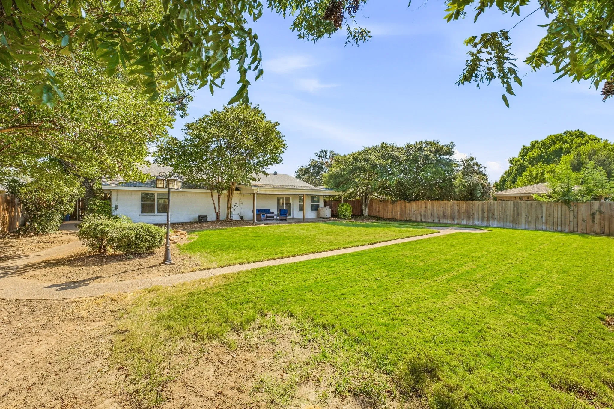 Single Family Residence For Sale in Hood County , 1202 Red Bird Lane, Granbury, Texas 76048, 3 Bedroom, 2 Bathroom, 2 Garage spaces, 2,242 Sqft, built in 1986, mls#21391931, Real Estate Agent in Granbury, Homes For Sale in Hood county, Homes For Sale in Granbury, Realtor in Granbury Texas, Real Estate Brokerage Independent Realty Texas, Luminita Cordes Realtor