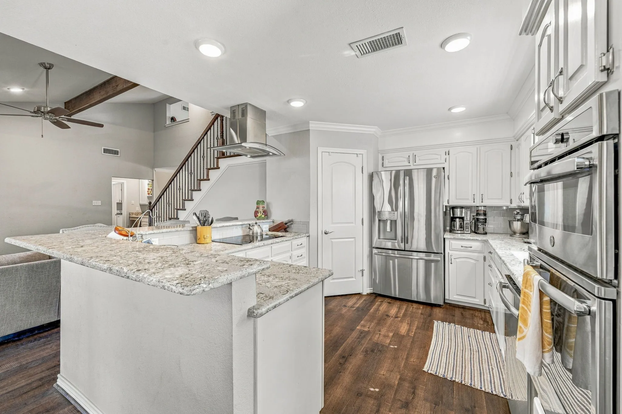 Single Family Residence For Sale in Hood County , 1202 Red Bird Lane, Granbury, Texas 76048, 3 Bedroom, 2 Bathroom, 2 Garage spaces, 2,242 Sqft, built in 1986, mls#21391931, Real Estate Agent in Granbury, Homes For Sale in Hood county, Homes For Sale in Granbury, Realtor in Granbury Texas, Real Estate Brokerage Independent Realty Texas, Luminita Cordes Realtor
