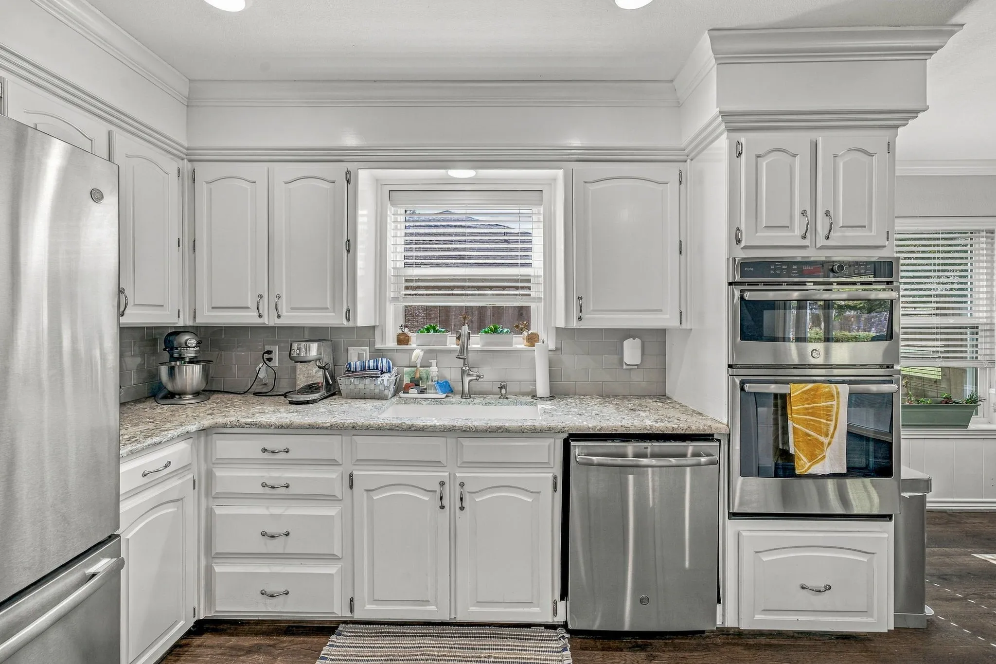 Single Family Residence For Sale in Hood County , 1202 Red Bird Lane, Granbury, Texas 76048, 3 Bedroom, 2 Bathroom, 2 Garage spaces, 2,242 Sqft, built in 1986, mls#21391931, Real Estate Agent in Granbury, Homes For Sale in Hood county, Homes For Sale in Granbury, Realtor in Granbury Texas, Real Estate Brokerage Independent Realty Texas, Luminita Cordes Realtor