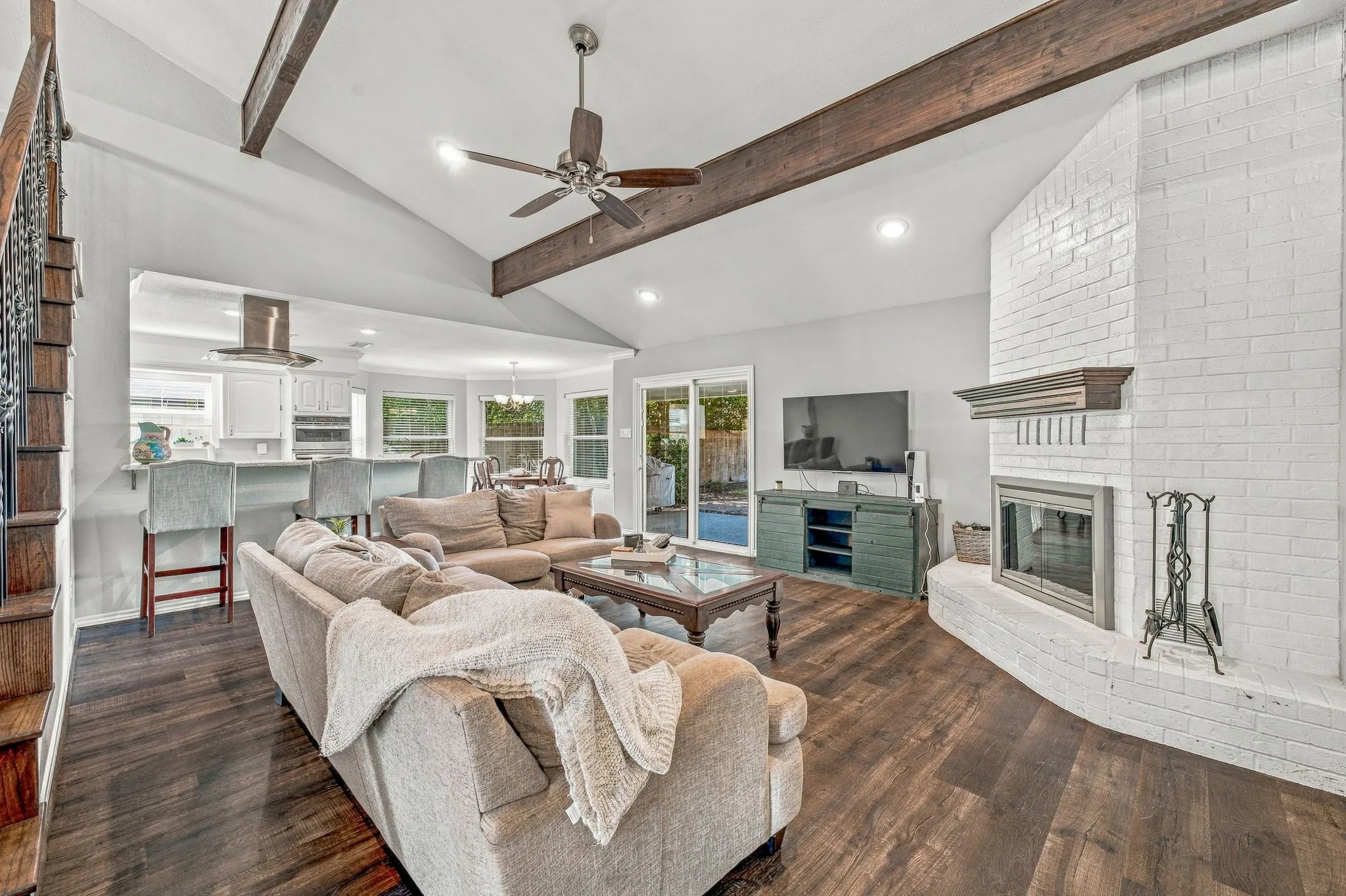 Single Family Residence For Sale in Hood County , 1202 Red Bird Lane, Granbury, Texas 76048, 3 Bedroom, 2 Bathroom, 2 Garage spaces, 2,242 Sqft, built in 1986, mls#21391931, Real Estate Agent in Granbury, Homes For Sale in Hood county, Homes For Sale in Granbury, Realtor in Granbury Texas, Real Estate Brokerage Independent Realty Texas, Luminita Cordes Realtor