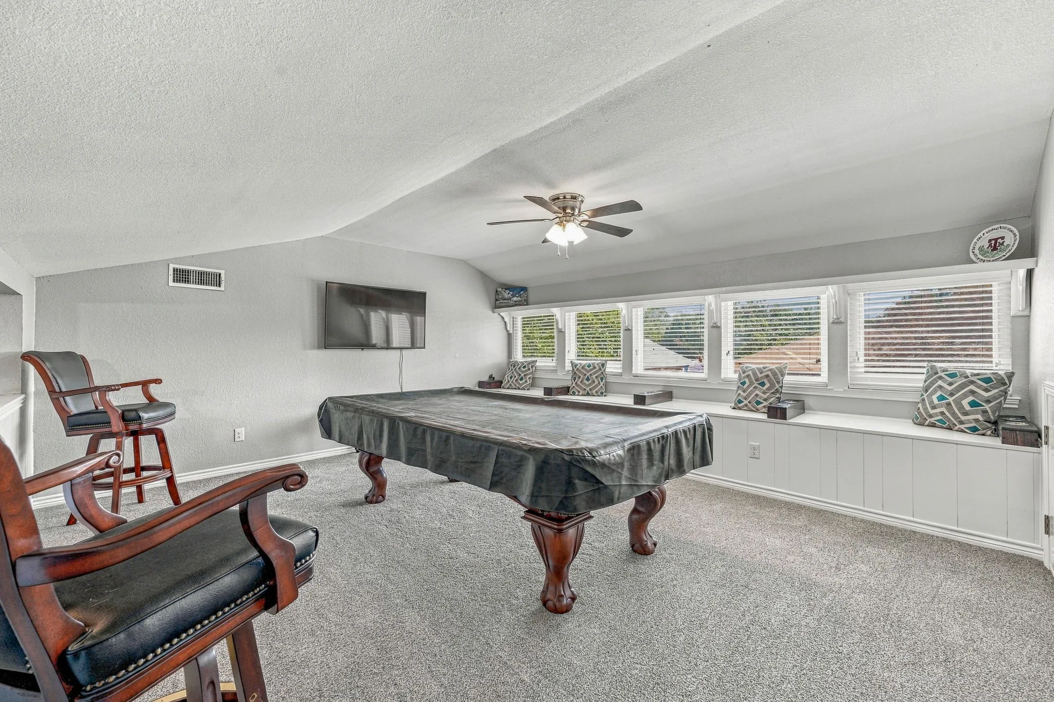 Single Family Residence For Sale in Hood County , 1202 Red Bird Lane, Granbury, Texas 76048, 3 Bedroom, 2 Bathroom, 2 Garage spaces, 2,242 Sqft, built in 1986, mls#21391931, Real Estate Agent in Granbury, Homes For Sale in Hood county, Homes For Sale in Granbury, Realtor in Granbury Texas, Real Estate Brokerage Independent Realty Texas, Luminita Cordes Realtor