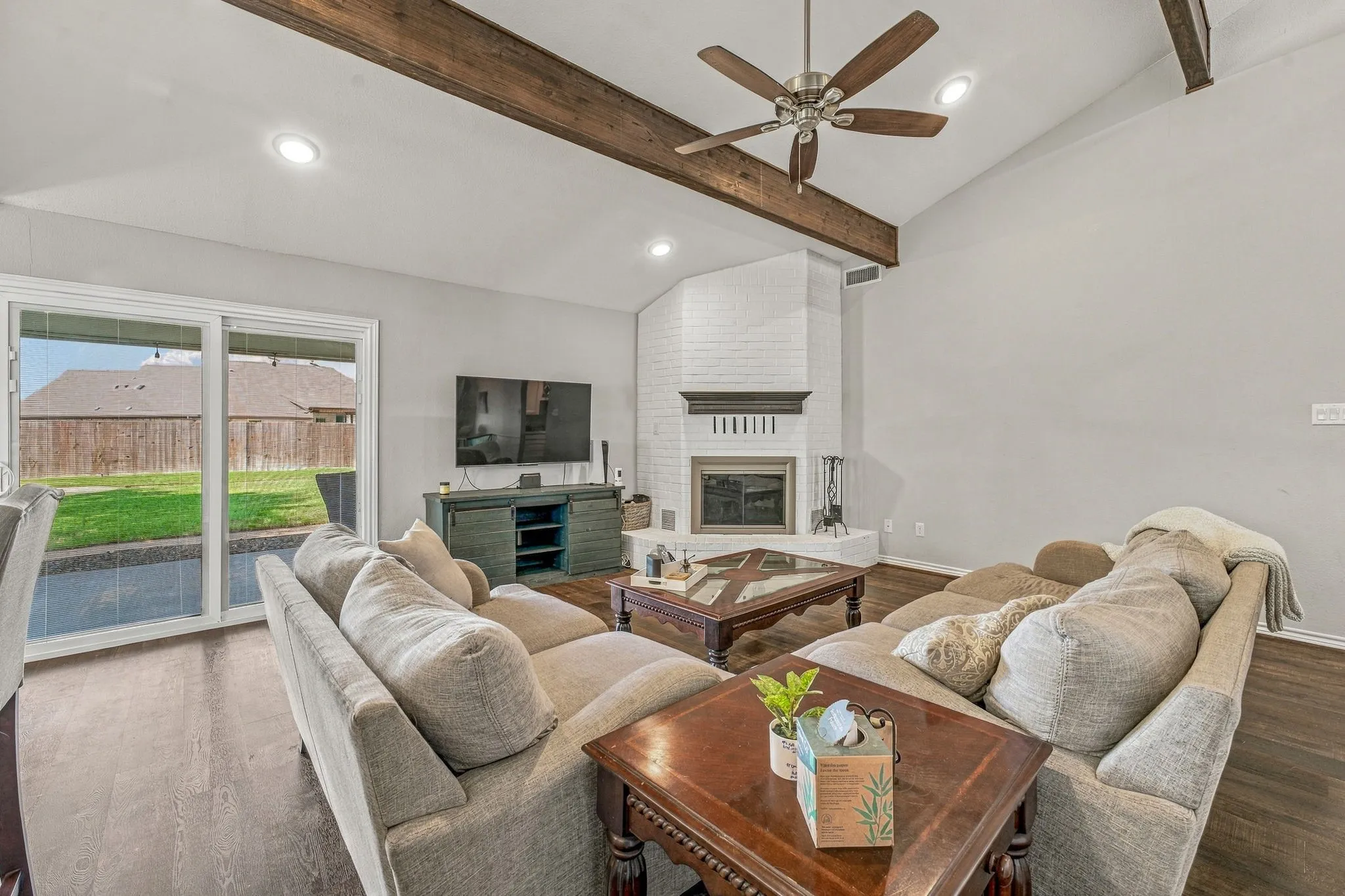 Single Family Residence For Sale in Hood County , 1202 Red Bird Lane, Granbury, Texas 76048, 3 Bedroom, 2 Bathroom, 2 Garage spaces, 2,242 Sqft, built in 1986, mls#21391931, Real Estate Agent in Granbury, Homes For Sale in Hood county, Homes For Sale in Granbury, Realtor in Granbury Texas, Real Estate Brokerage Independent Realty Texas, Luminita Cordes Realtor