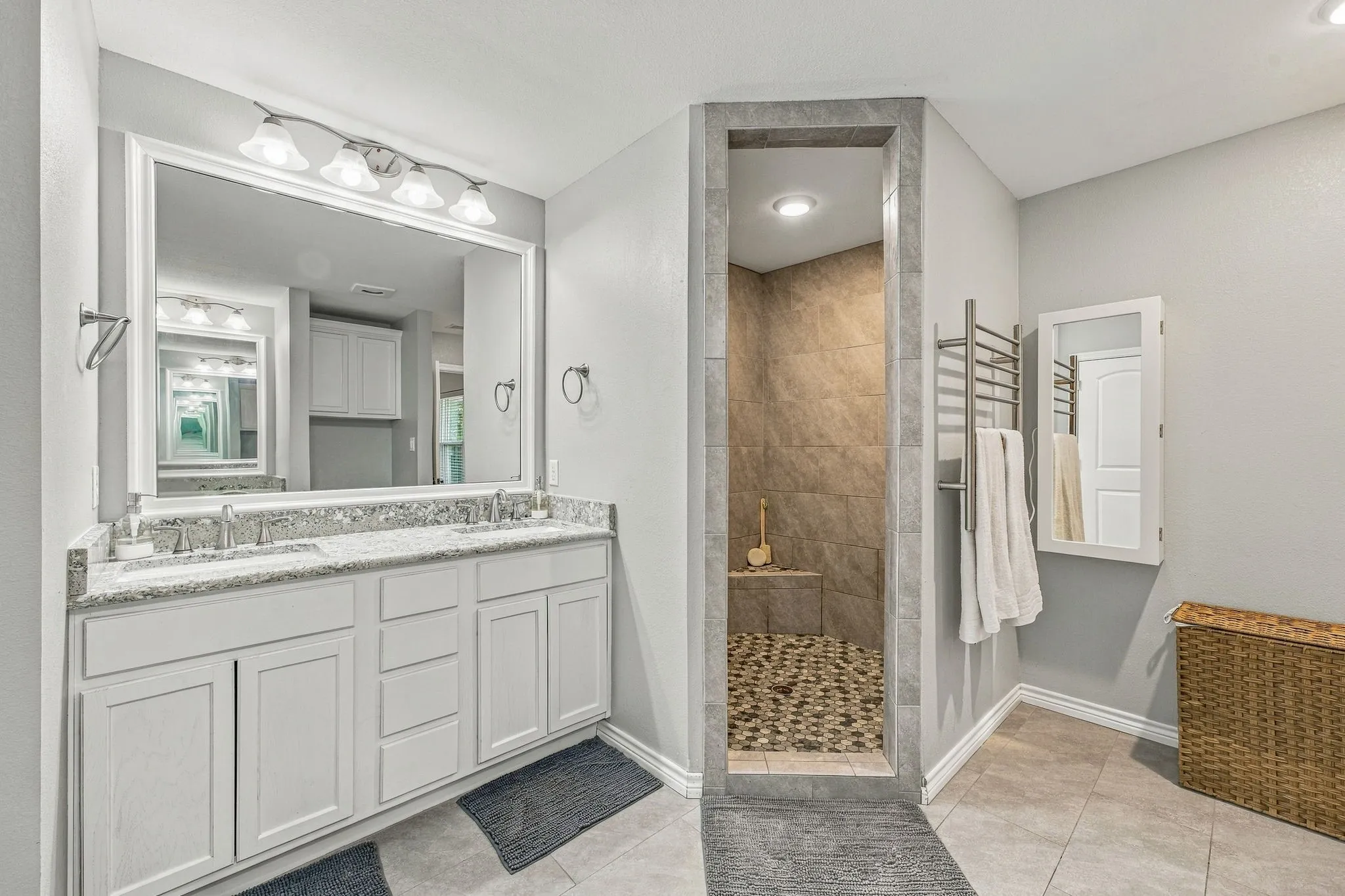 Single Family Residence For Sale in Hood County , 1202 Red Bird Lane, Granbury, Texas 76048, 3 Bedroom, 2 Bathroom, 2 Garage spaces, 2,242 Sqft, built in 1986, mls#21391931, Real Estate Agent in Granbury, Homes For Sale in Hood county, Homes For Sale in Granbury, Realtor in Granbury Texas, Real Estate Brokerage Independent Realty Texas, Luminita Cordes Realtor