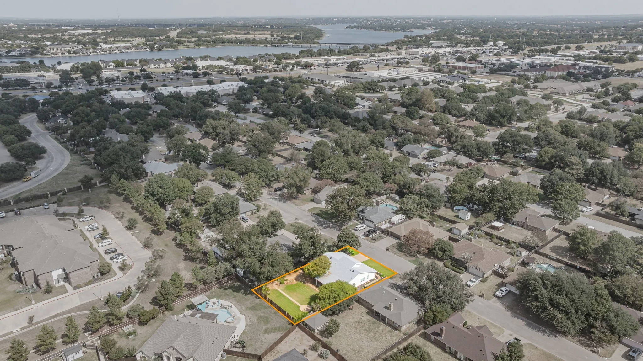 Single Family Residence For Sale in Hood County , 1202 Red Bird Lane, Granbury, Texas 76048, 3 Bedroom, 2 Bathroom, 2 Garage spaces, 2,242 Sqft, built in 1986, mls#21391931, Real Estate Agent in Granbury, Homes For Sale in Hood county, Homes For Sale in Granbury, Realtor in Granbury Texas, Real Estate Brokerage Independent Realty Texas, Luminita Cordes Realtor