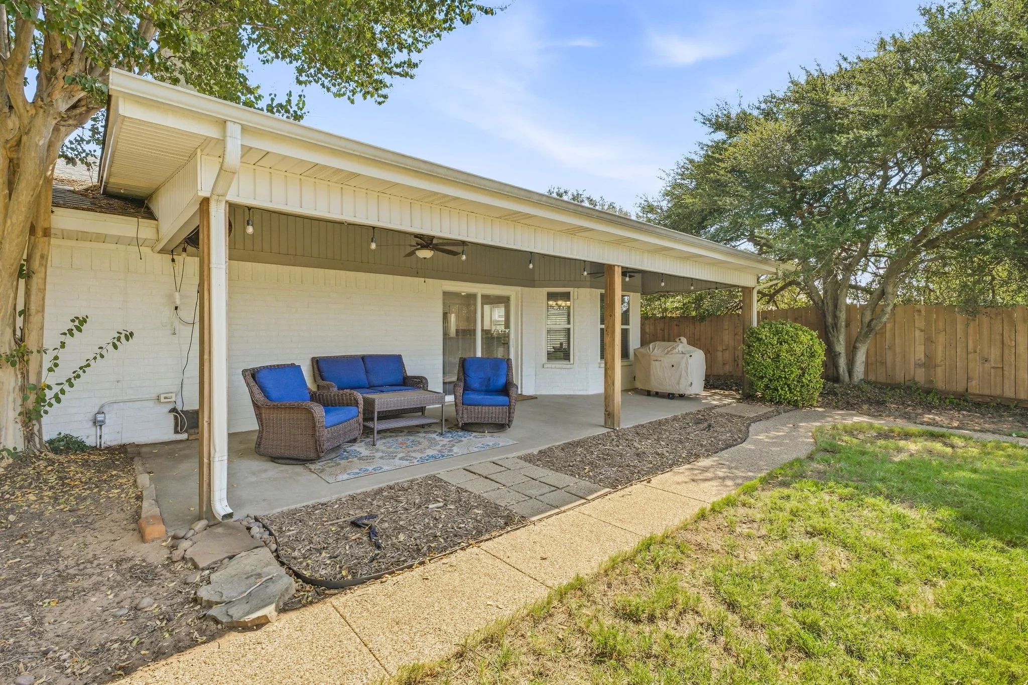Single Family Residence For Sale in Hood County , 1202 Red Bird Lane, Granbury, Texas 76048, 3 Bedroom, 2 Bathroom, 2 Garage spaces, 2,242 Sqft, built in 1986, mls#21391931, Real Estate Agent in Granbury, Homes For Sale in Hood county, Homes For Sale in Granbury, Realtor in Granbury Texas, Real Estate Brokerage Independent Realty Texas, Luminita Cordes Realtor