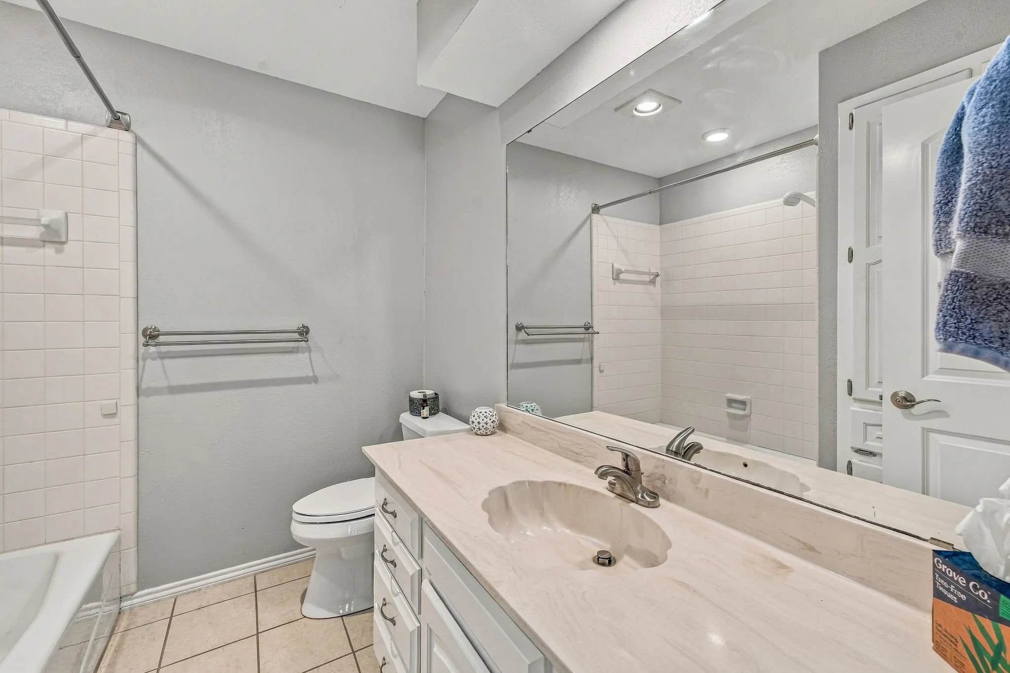 Single Family Residence For Sale in Hood County , 1202 Red Bird Lane, Granbury, Texas 76048, 3 Bedroom, 2 Bathroom, 2 Garage spaces, 2,242 Sqft, built in 1986, mls#21391931, Real Estate Agent in Granbury, Homes For Sale in Hood county, Homes For Sale in Granbury, Realtor in Granbury Texas, Real Estate Brokerage Independent Realty Texas, Luminita Cordes Realtor