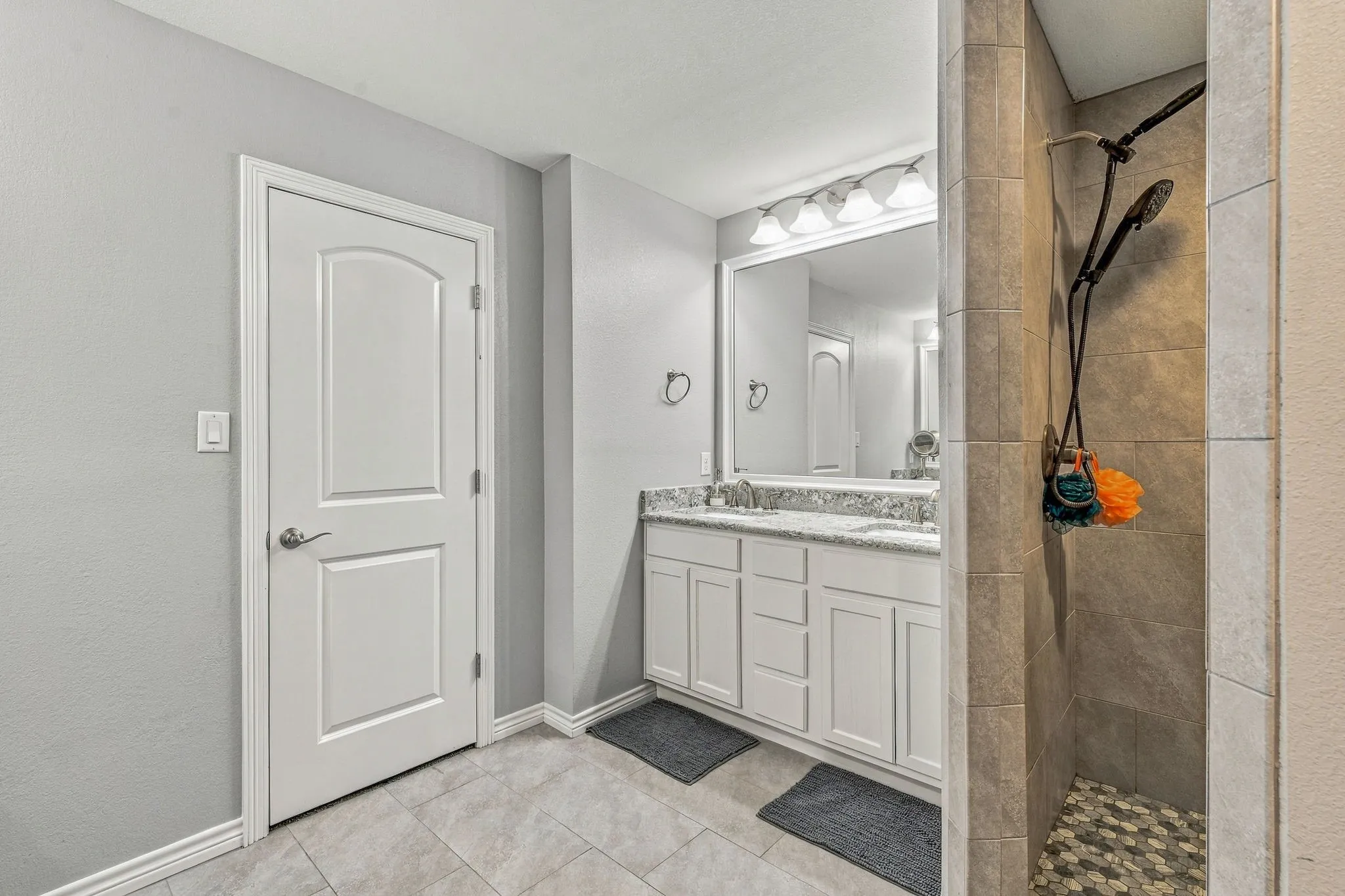 Single Family Residence For Sale in Hood County , 1202 Red Bird Lane, Granbury, Texas 76048, 3 Bedroom, 2 Bathroom, 2 Garage spaces, 2,242 Sqft, built in 1986, mls#21391931, Real Estate Agent in Granbury, Homes For Sale in Hood county, Homes For Sale in Granbury, Realtor in Granbury Texas, Real Estate Brokerage Independent Realty Texas, Luminita Cordes Realtor