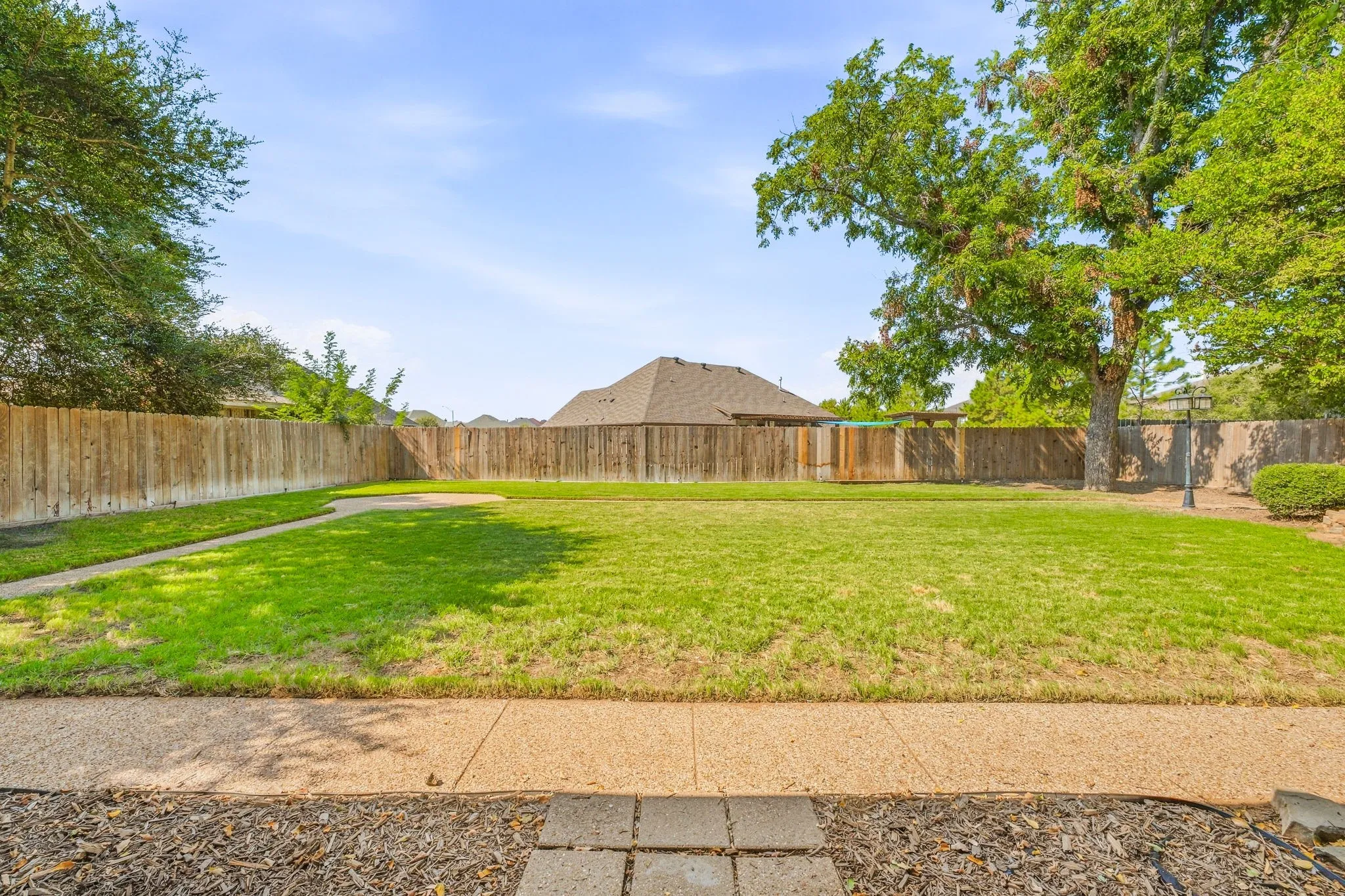 Single Family Residence For Sale in Hood County , 1202 Red Bird Lane, Granbury, Texas 76048, 3 Bedroom, 2 Bathroom, 2 Garage spaces, 2,242 Sqft, built in 1986, mls#21391931, Real Estate Agent in Granbury, Homes For Sale in Hood county, Homes For Sale in Granbury, Realtor in Granbury Texas, Real Estate Brokerage Independent Realty Texas, Luminita Cordes Realtor
