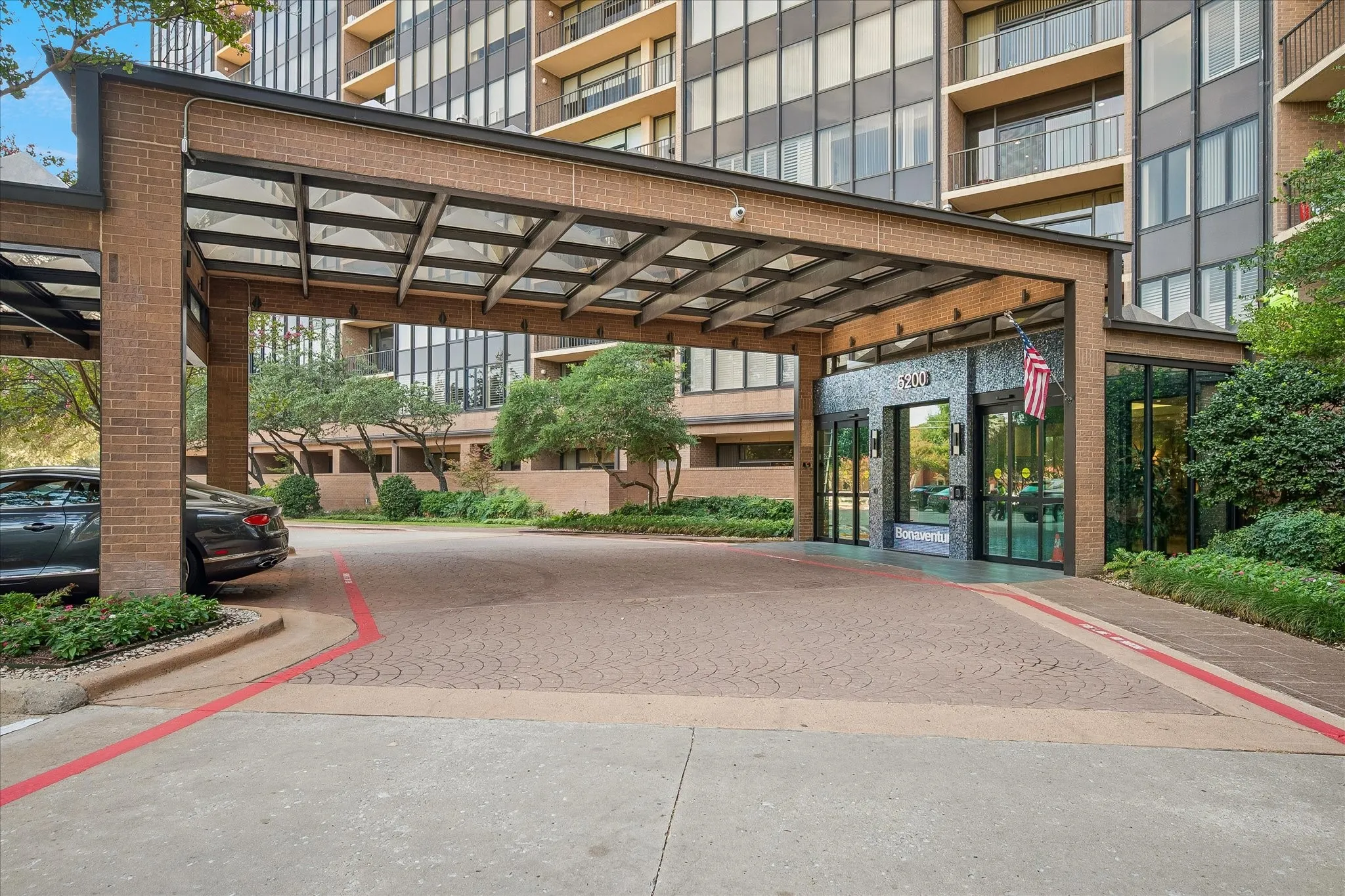 Condominium For Sale in Dallas County , 5200 Keller Springs Road 1217, Dallas, Texas 75248, 2 Bedroom, 3 Bathroom, 2 Garage spaces, 3,370 Sqft, built in 1981, mls#21391785, Real Estate Agent in Dallas, Homes For Sale in Dallas county, Homes For Sale in Dallas, Realtor in Dallas Texas, Real Estate Brokerage Independent Realty Texas, Luminita Cordes Realtor