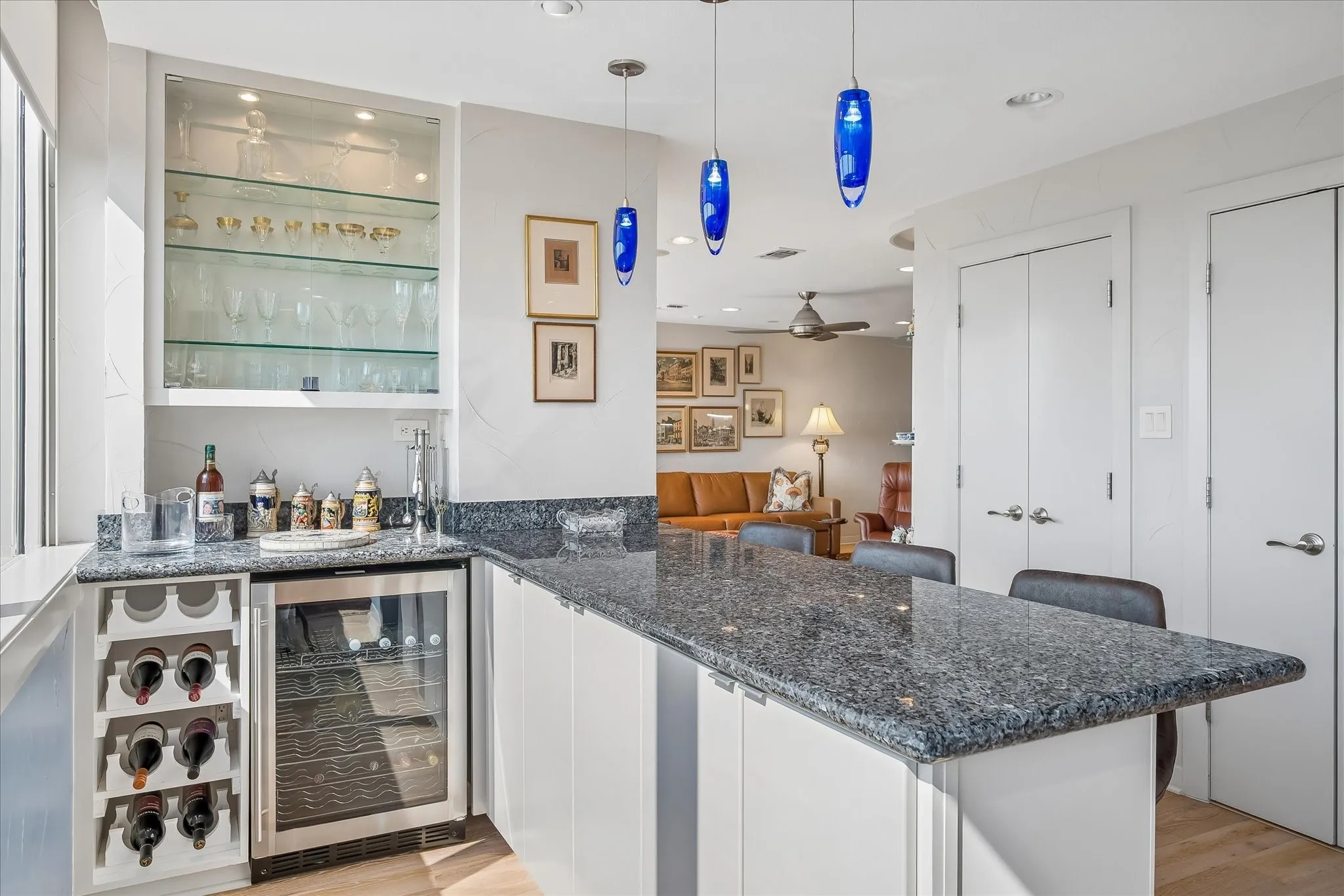 Condominium For Sale in Dallas County , 5200 Keller Springs Road 1217, Dallas, Texas 75248, 2 Bedroom, 3 Bathroom, 2 Garage spaces, 3,370 Sqft, built in 1981, mls#21391785, Real Estate Agent in Dallas, Homes For Sale in Dallas county, Homes For Sale in Dallas, Realtor in Dallas Texas, Real Estate Brokerage Independent Realty Texas, Luminita Cordes Realtor