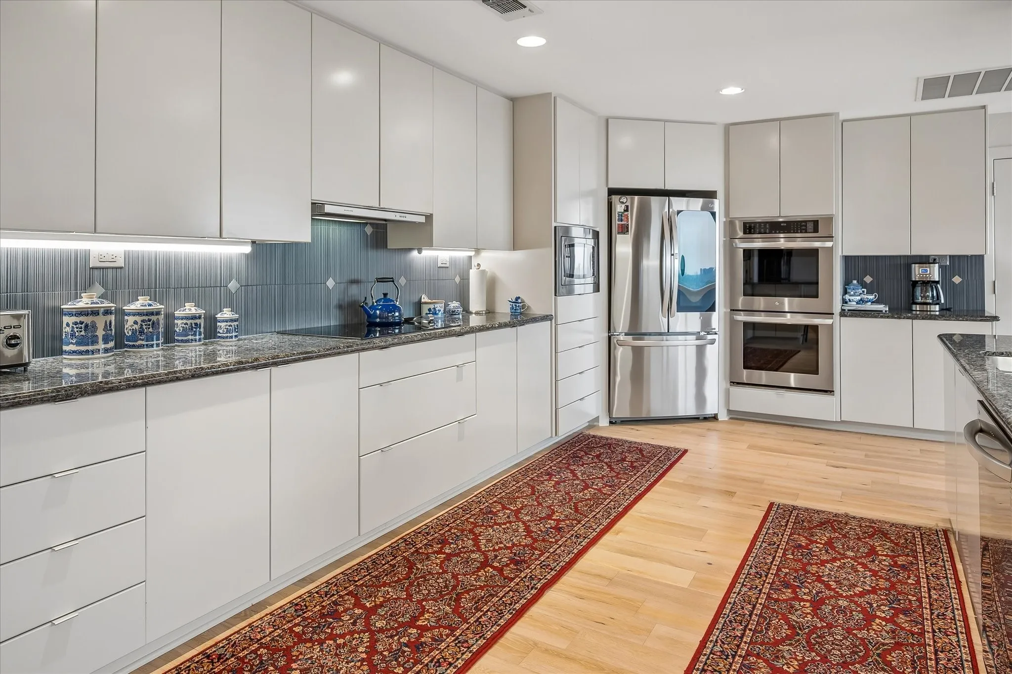 Condominium For Sale in Dallas County , 5200 Keller Springs Road 1217, Dallas, Texas 75248, 2 Bedroom, 3 Bathroom, 2 Garage spaces, 3,370 Sqft, built in 1981, mls#21391785, Real Estate Agent in Dallas, Homes For Sale in Dallas county, Homes For Sale in Dallas, Realtor in Dallas Texas, Real Estate Brokerage Independent Realty Texas, Luminita Cordes Realtor