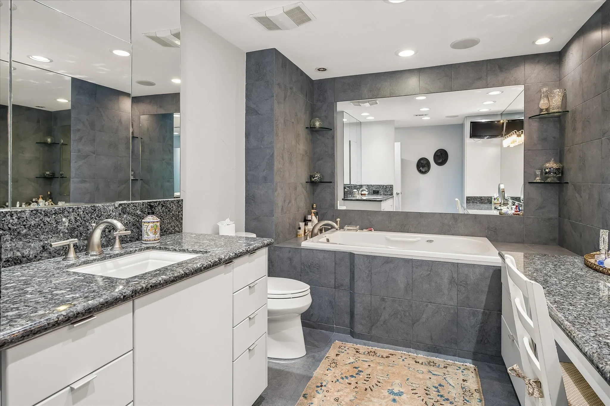 Condominium For Sale in Dallas County , 5200 Keller Springs Road 1217, Dallas, Texas 75248, 2 Bedroom, 3 Bathroom, 2 Garage spaces, 3,370 Sqft, built in 1981, mls#21391785, Real Estate Agent in Dallas, Homes For Sale in Dallas county, Homes For Sale in Dallas, Realtor in Dallas Texas, Real Estate Brokerage Independent Realty Texas, Luminita Cordes Realtor
