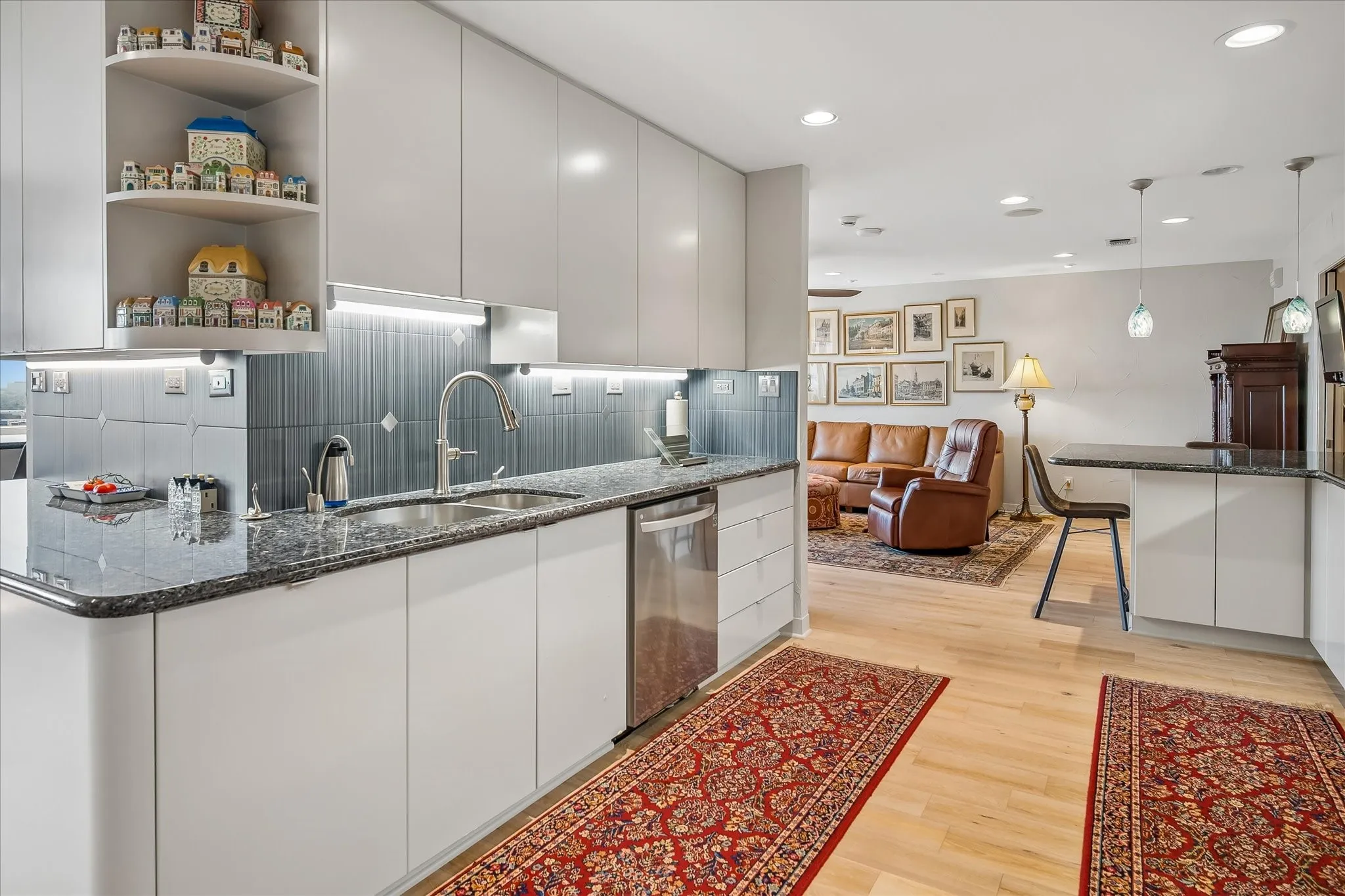 Condominium For Sale in Dallas County , 5200 Keller Springs Road 1217, Dallas, Texas 75248, 2 Bedroom, 3 Bathroom, 2 Garage spaces, 3,370 Sqft, built in 1981, mls#21391785, Real Estate Agent in Dallas, Homes For Sale in Dallas county, Homes For Sale in Dallas, Realtor in Dallas Texas, Real Estate Brokerage Independent Realty Texas, Luminita Cordes Realtor