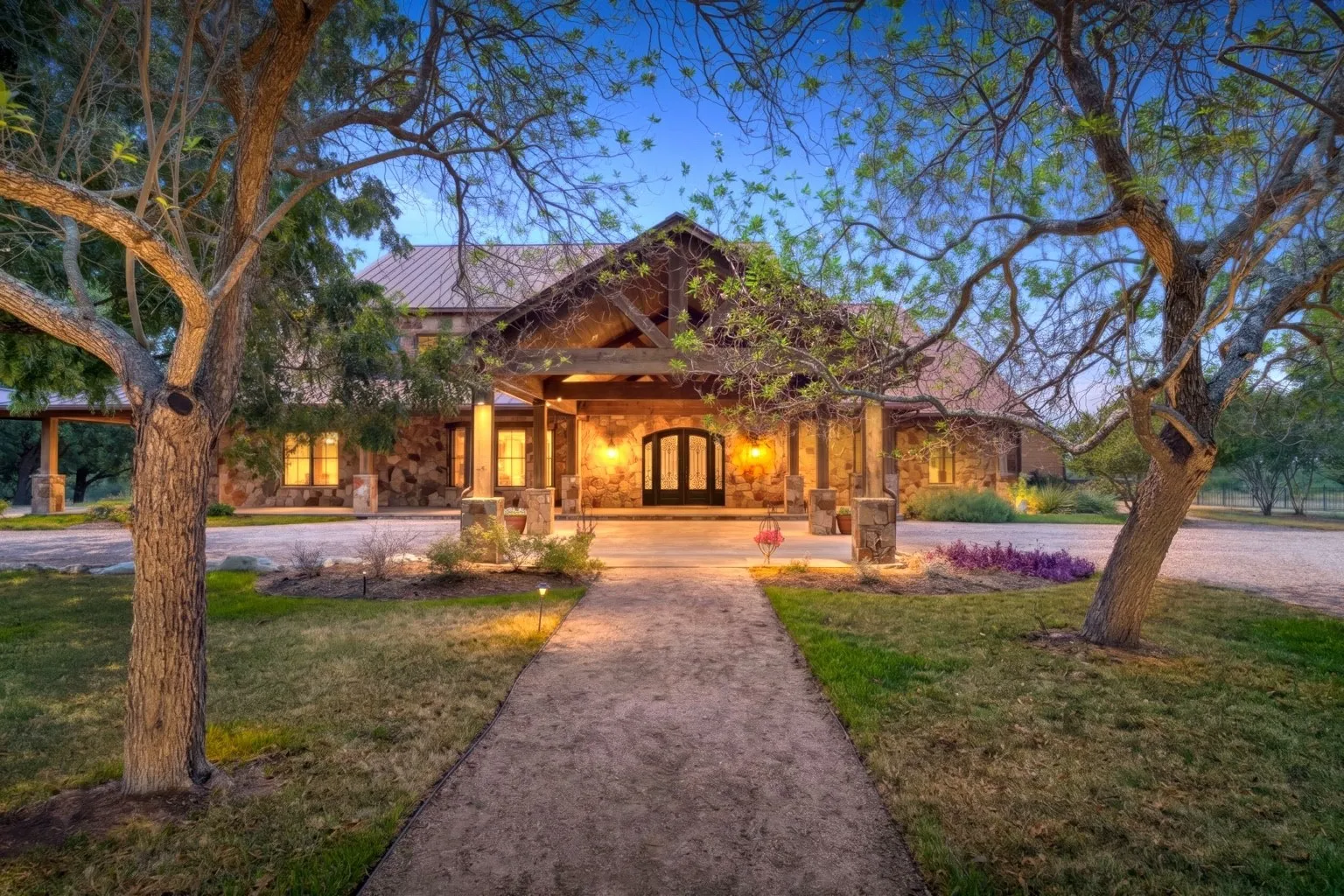 Farm For Sale in Coryell County , 11670 E US Highway 84, Gatesville, Texas 76528, 4 Bedroom, 8 Bathroom, 3 Garage spaces, 8,706 Sqft, built in 2008, mls#21391851, Real Estate Agent in Gatesville, Homes For Sale in Coryell county, Homes For Sale in Gatesville, Realtor in Gatesville Texas, Real Estate Brokerage Independent Realty Texas, Luminita Cordes Realtor
