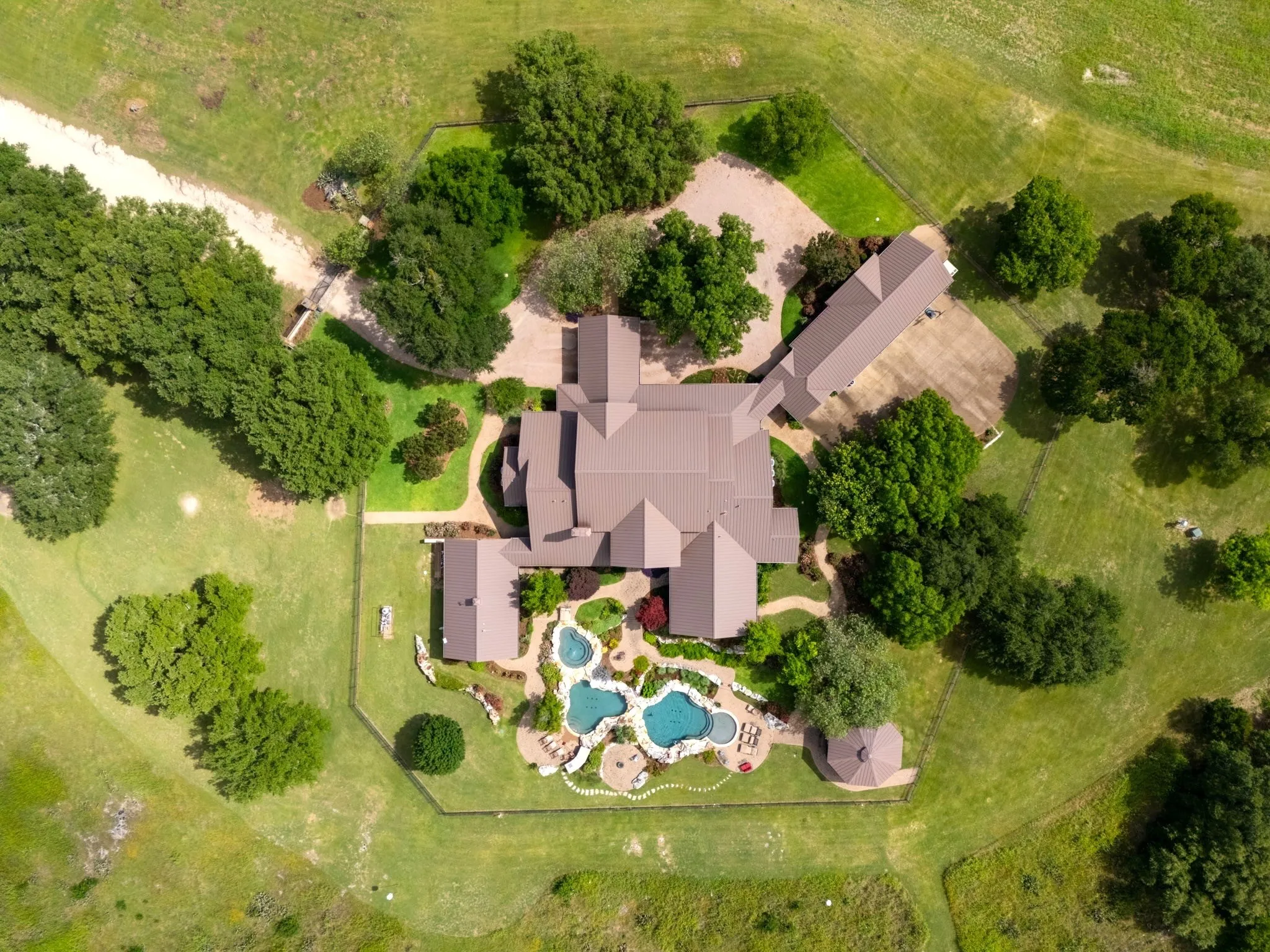 Farm For Sale in Coryell County , 11670 E US Highway 84, Gatesville, Texas 76528, 4 Bedroom, 8 Bathroom, 3 Garage spaces, 8,706 Sqft, built in 2008, mls#21391851, Real Estate Agent in Gatesville, Homes For Sale in Coryell county, Homes For Sale in Gatesville, Realtor in Gatesville Texas, Real Estate Brokerage Independent Realty Texas, Luminita Cordes Realtor