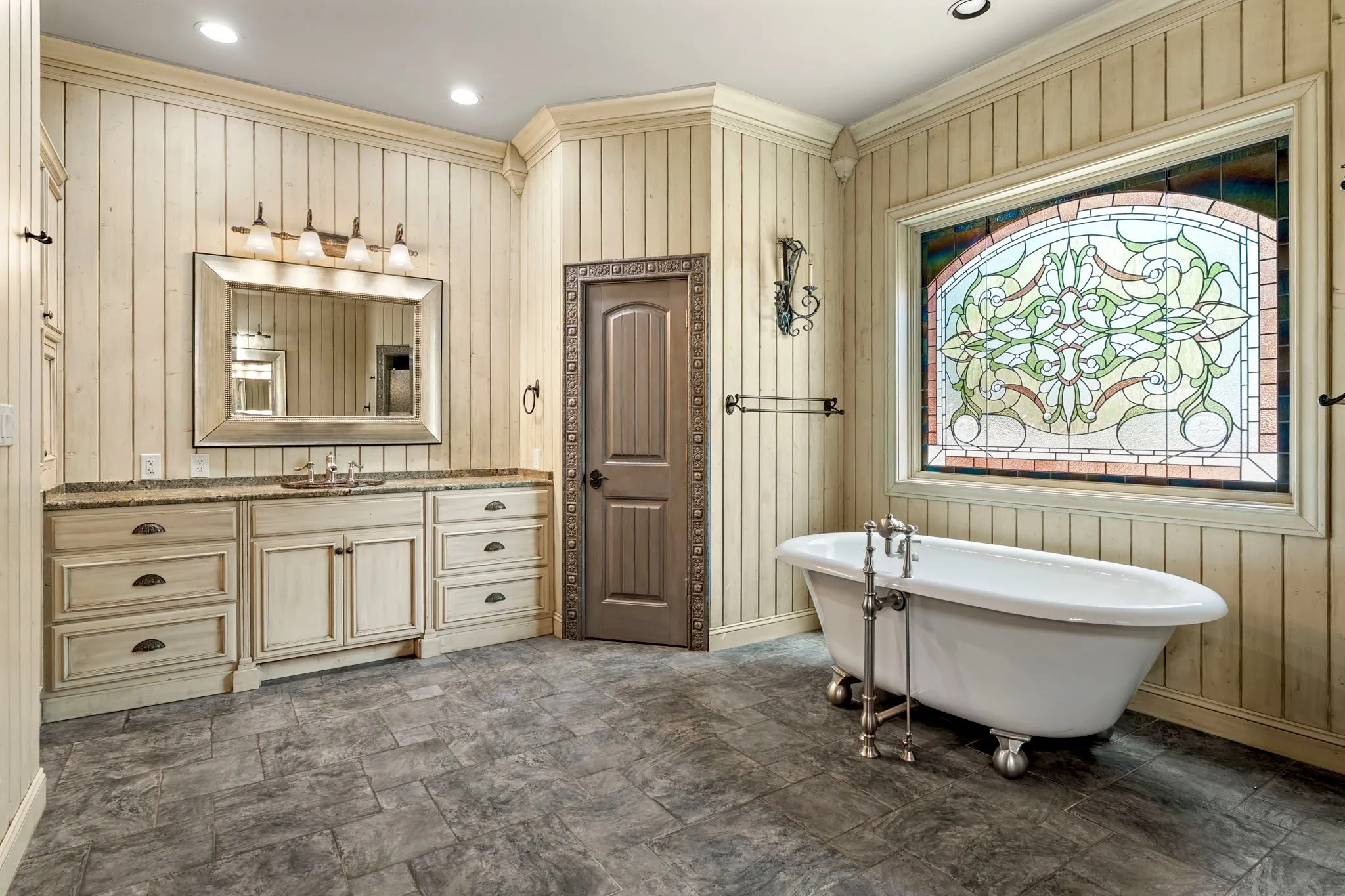 Farm For Sale in Coryell County , 11670 E US Highway 84, Gatesville, Texas 76528, 4 Bedroom, 8 Bathroom, 3 Garage spaces, 8,706 Sqft, built in 2008, mls#21391851, Real Estate Agent in Gatesville, Homes For Sale in Coryell county, Homes For Sale in Gatesville, Realtor in Gatesville Texas, Real Estate Brokerage Independent Realty Texas, Luminita Cordes Realtor
