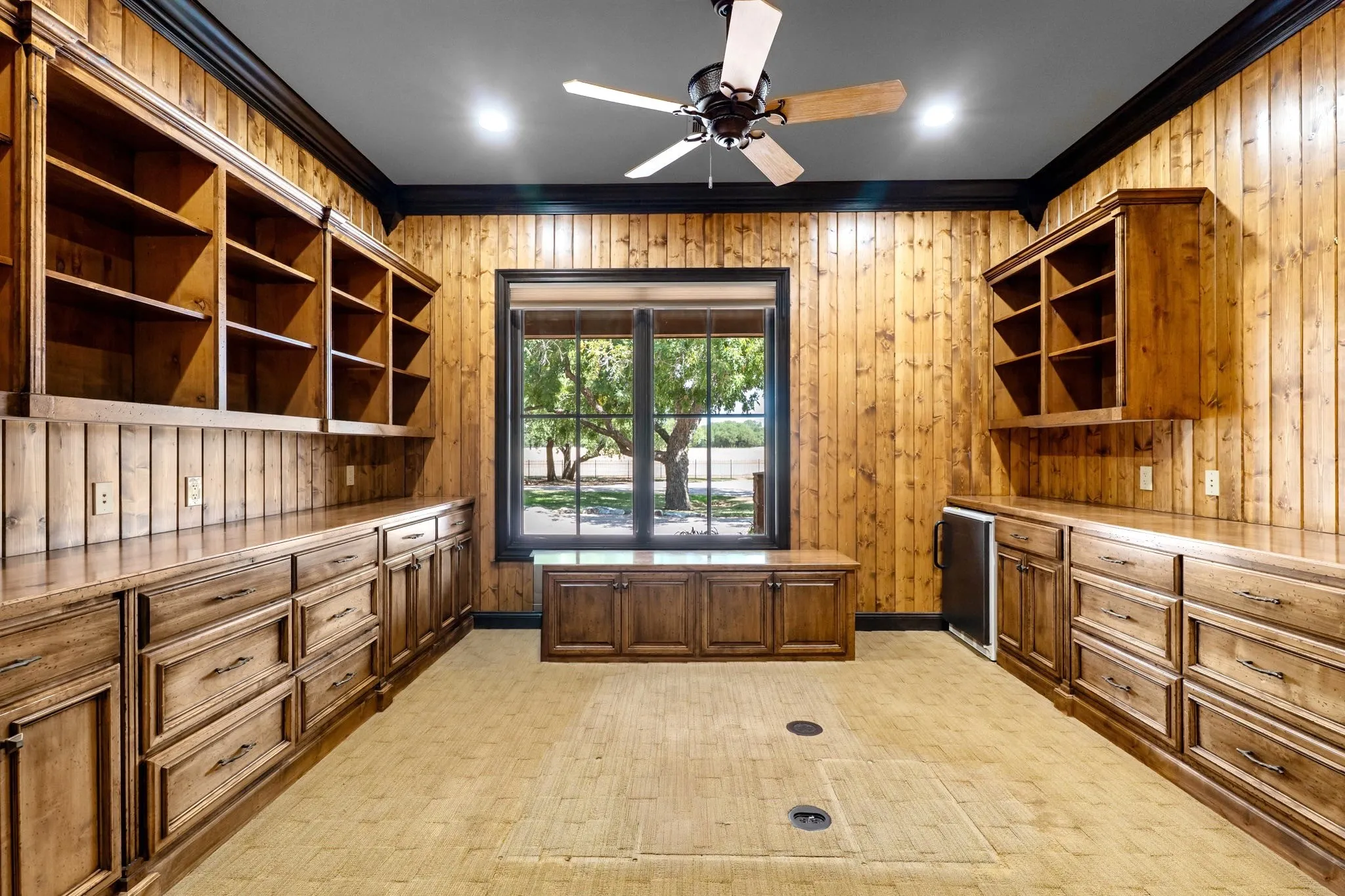 Farm For Sale in Coryell County , 11670 E US Highway 84, Gatesville, Texas 76528, 4 Bedroom, 8 Bathroom, 3 Garage spaces, 8,706 Sqft, built in 2008, mls#21391851, Real Estate Agent in Gatesville, Homes For Sale in Coryell county, Homes For Sale in Gatesville, Realtor in Gatesville Texas, Real Estate Brokerage Independent Realty Texas, Luminita Cordes Realtor