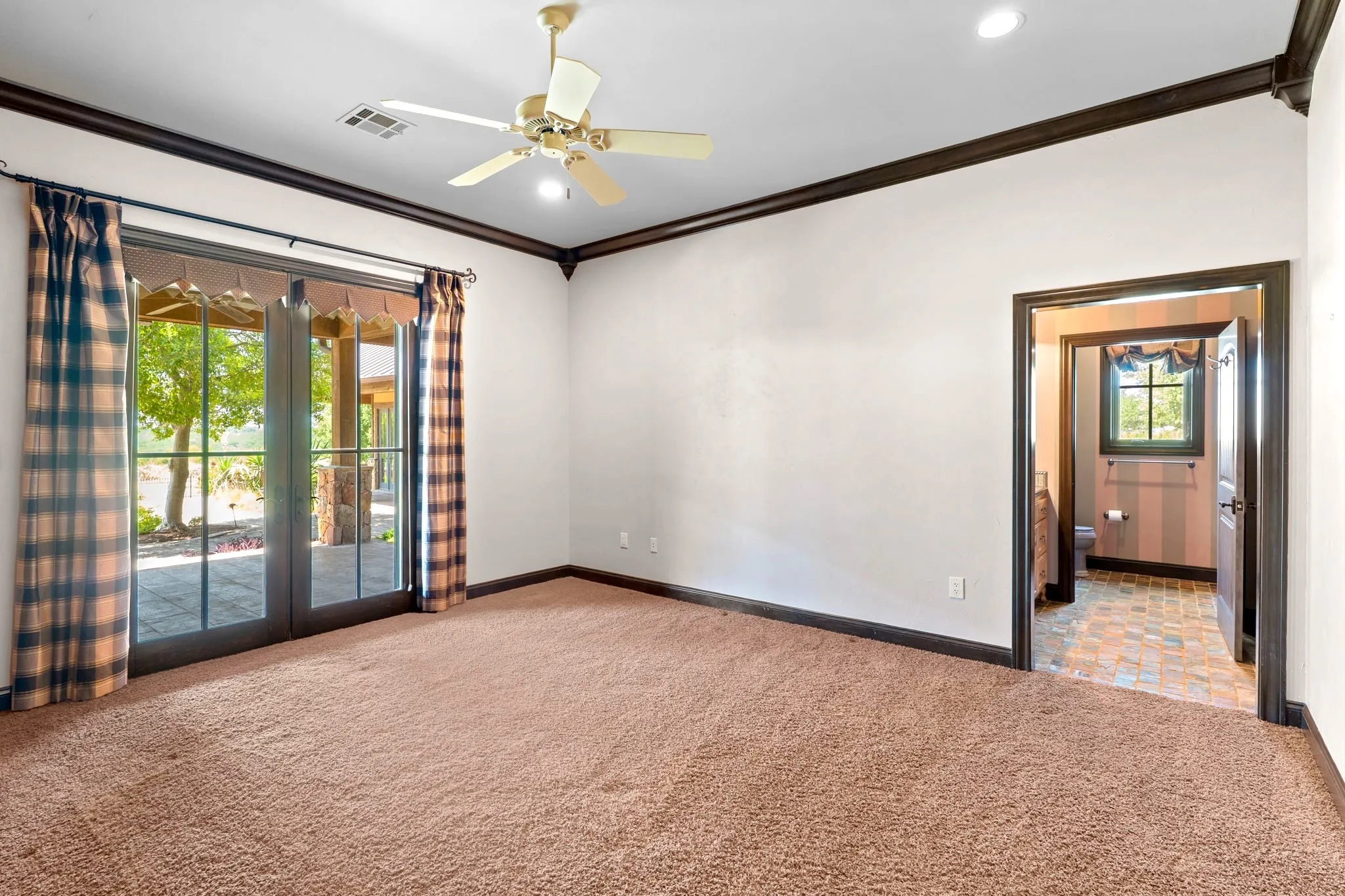 Farm For Sale in Coryell County , 11670 E US Highway 84, Gatesville, Texas 76528, 4 Bedroom, 8 Bathroom, 3 Garage spaces, 8,706 Sqft, built in 2008, mls#21391851, Real Estate Agent in Gatesville, Homes For Sale in Coryell county, Homes For Sale in Gatesville, Realtor in Gatesville Texas, Real Estate Brokerage Independent Realty Texas, Luminita Cordes Realtor