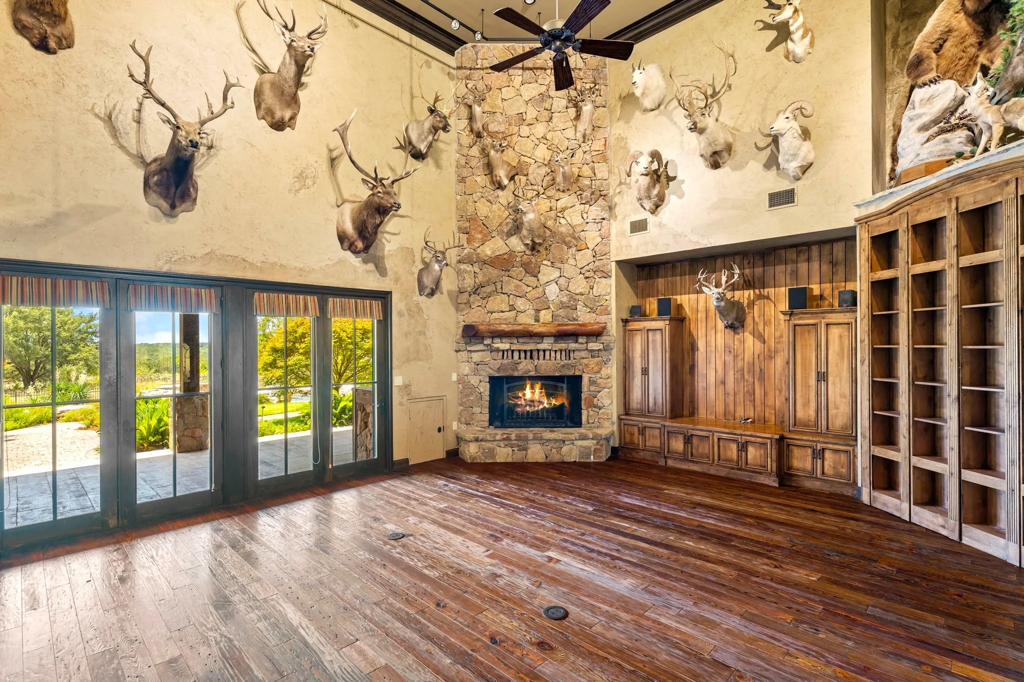 Farm For Sale in Coryell County , 11670 E US Highway 84, Gatesville, Texas 76528, 4 Bedroom, 8 Bathroom, 3 Garage spaces, 8,706 Sqft, built in 2008, mls#21391851, Real Estate Agent in Gatesville, Homes For Sale in Coryell county, Homes For Sale in Gatesville, Realtor in Gatesville Texas, Real Estate Brokerage Independent Realty Texas, Luminita Cordes Realtor