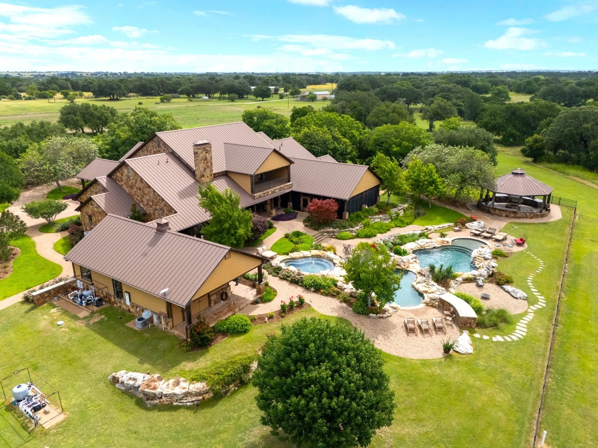 Farm For Sale in Coryell County , 11670 E US Highway 84, Gatesville, Texas 76528, 4 Bedroom, 8 Bathroom, 3 Garage spaces, 8,706 Sqft, built in 2008, mls#21391851, Real Estate Agent in Gatesville, Homes For Sale in Coryell county, Homes For Sale in Gatesville, Realtor in Gatesville Texas, Real Estate Brokerage Independent Realty Texas, Luminita Cordes Realtor