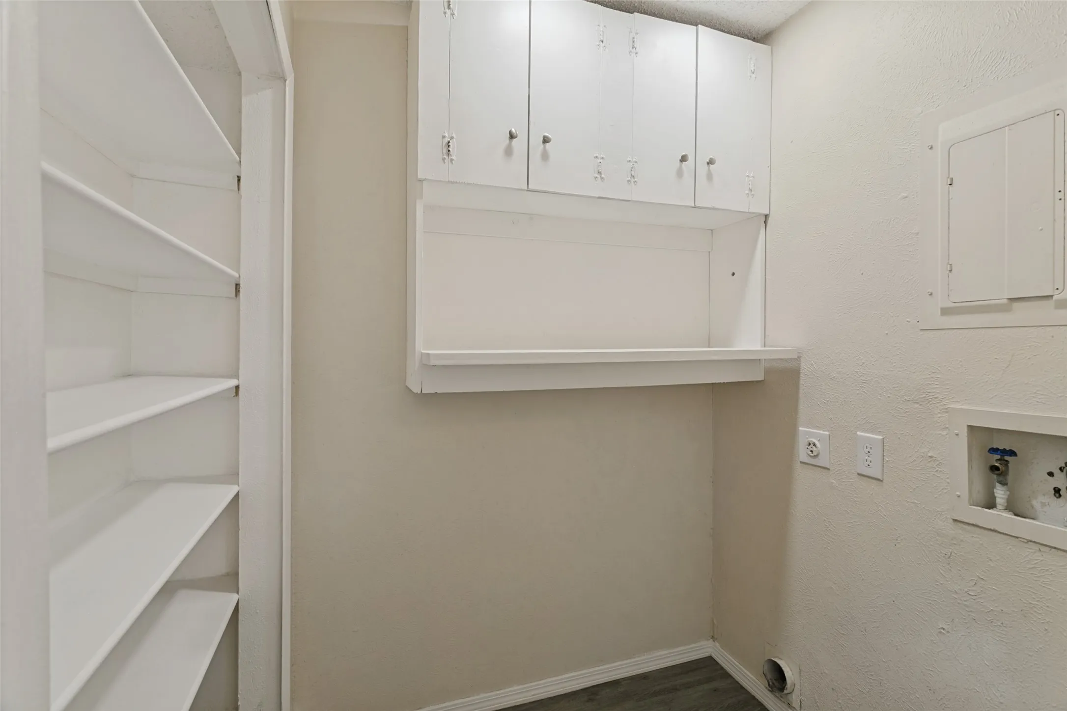 Single Family Residence For Sale in Tarrant County , 1210 Brook Hill Lane, Arlington, Texas 76014, 4 Bedroom, 2 Bathroom, 2 Garage spaces, 1,492 Sqft, built in 1979, mls#21392551, Real Estate Agent in Arlington, Homes For Sale in Tarrant county, Homes For Sale in Arlington, Realtor in Arlington Texas, Real Estate Brokerage Independent Realty Texas, Luminita Cordes Realtor