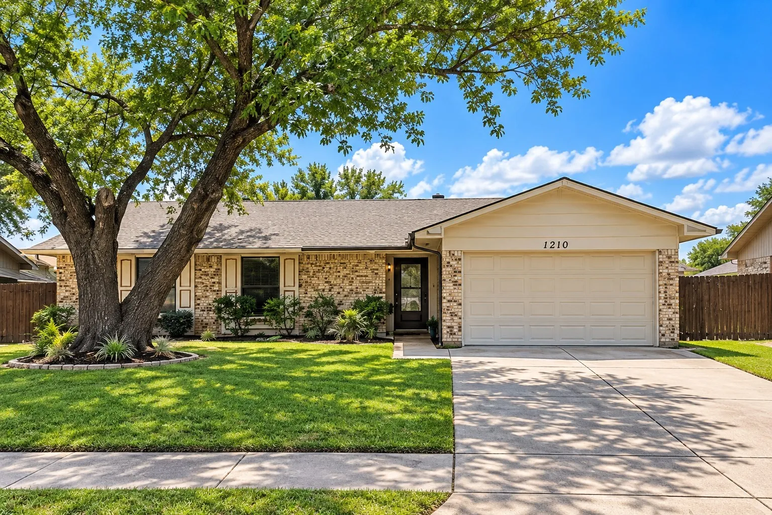 Single Family Residence For Sale in Tarrant County , 1210 Brook Hill Lane, Arlington, Texas 76014, 4 Bedroom, 2 Bathroom, 2 Garage spaces, 1,492 Sqft, built in 1979, mls#21392551, Real Estate Agent in Arlington, Homes For Sale in Tarrant county, Homes For Sale in Arlington, Realtor in Arlington Texas, Real Estate Brokerage Independent Realty Texas, Luminita Cordes Realtor