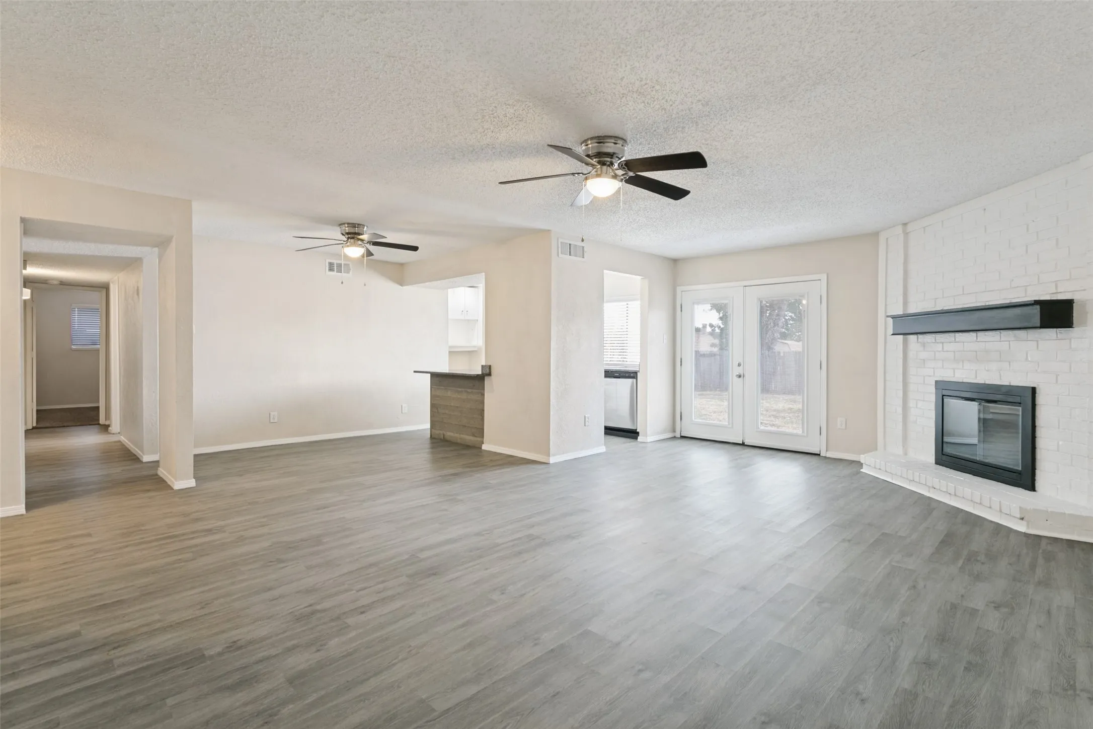 Single Family Residence For Sale in Tarrant County , 1210 Brook Hill Lane, Arlington, Texas 76014, 4 Bedroom, 2 Bathroom, 2 Garage spaces, 1,492 Sqft, built in 1979, mls#21392551, Real Estate Agent in Arlington, Homes For Sale in Tarrant county, Homes For Sale in Arlington, Realtor in Arlington Texas, Real Estate Brokerage Independent Realty Texas, Luminita Cordes Realtor