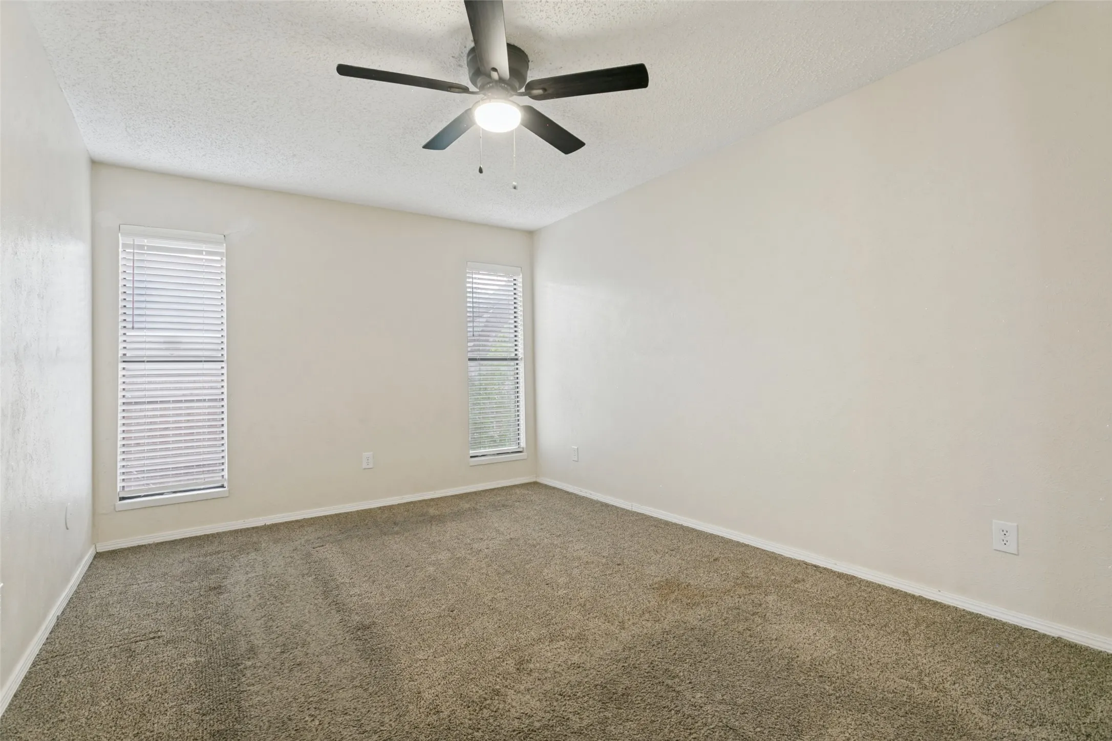 Single Family Residence For Sale in Tarrant County , 1210 Brook Hill Lane, Arlington, Texas 76014, 4 Bedroom, 2 Bathroom, 2 Garage spaces, 1,492 Sqft, built in 1979, mls#21392551, Real Estate Agent in Arlington, Homes For Sale in Tarrant county, Homes For Sale in Arlington, Realtor in Arlington Texas, Real Estate Brokerage Independent Realty Texas, Luminita Cordes Realtor