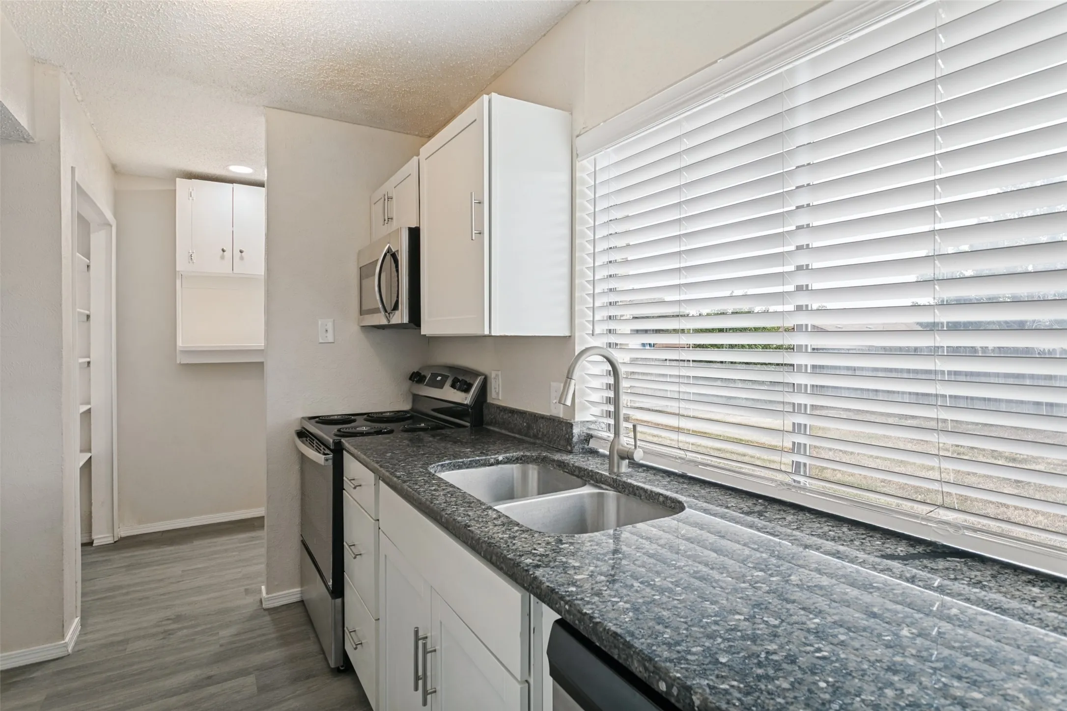 Single Family Residence For Sale in Tarrant County , 1210 Brook Hill Lane, Arlington, Texas 76014, 4 Bedroom, 2 Bathroom, 2 Garage spaces, 1,492 Sqft, built in 1979, mls#21392551, Real Estate Agent in Arlington, Homes For Sale in Tarrant county, Homes For Sale in Arlington, Realtor in Arlington Texas, Real Estate Brokerage Independent Realty Texas, Luminita Cordes Realtor