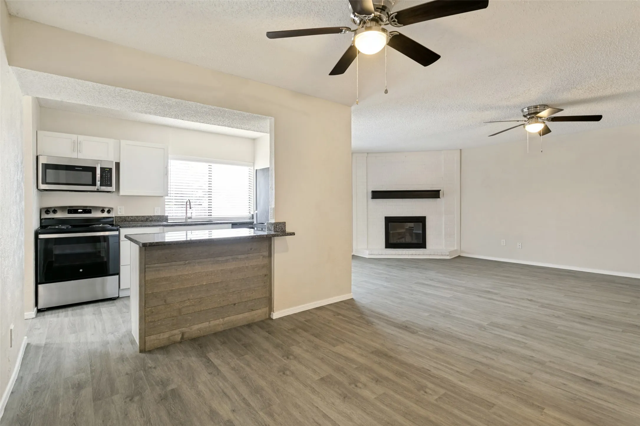Single Family Residence For Sale in Tarrant County , 1210 Brook Hill Lane, Arlington, Texas 76014, 4 Bedroom, 2 Bathroom, 2 Garage spaces, 1,492 Sqft, built in 1979, mls#21392551, Real Estate Agent in Arlington, Homes For Sale in Tarrant county, Homes For Sale in Arlington, Realtor in Arlington Texas, Real Estate Brokerage Independent Realty Texas, Luminita Cordes Realtor