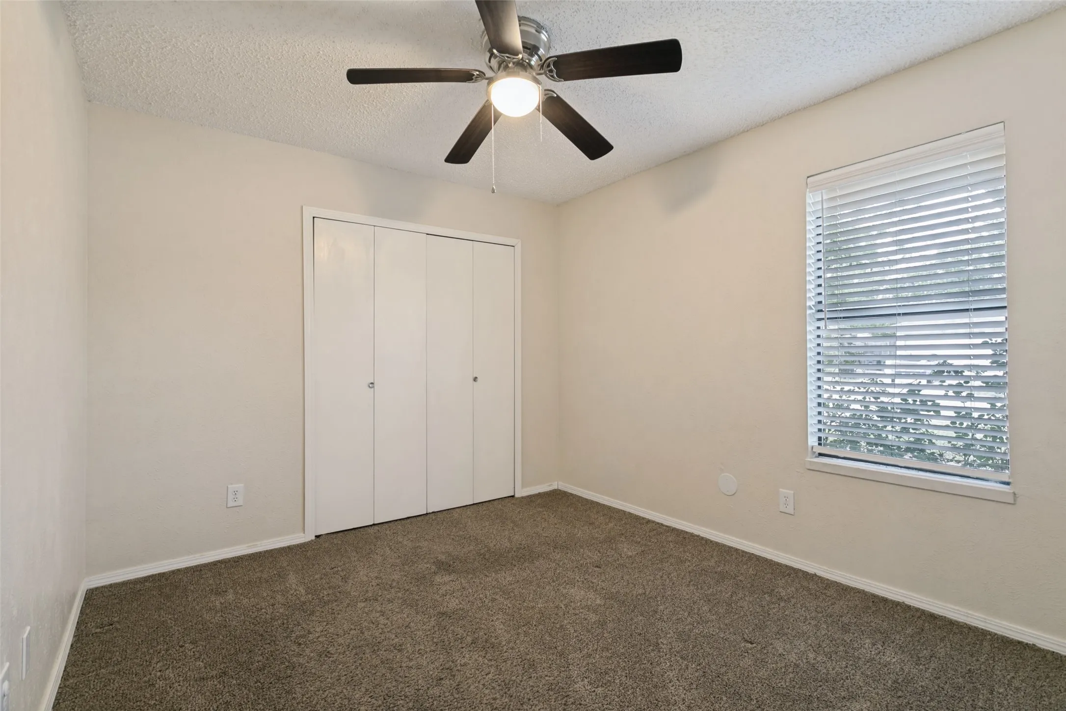 Single Family Residence For Sale in Tarrant County , 1210 Brook Hill Lane, Arlington, Texas 76014, 4 Bedroom, 2 Bathroom, 2 Garage spaces, 1,492 Sqft, built in 1979, mls#21392551, Real Estate Agent in Arlington, Homes For Sale in Tarrant county, Homes For Sale in Arlington, Realtor in Arlington Texas, Real Estate Brokerage Independent Realty Texas, Luminita Cordes Realtor