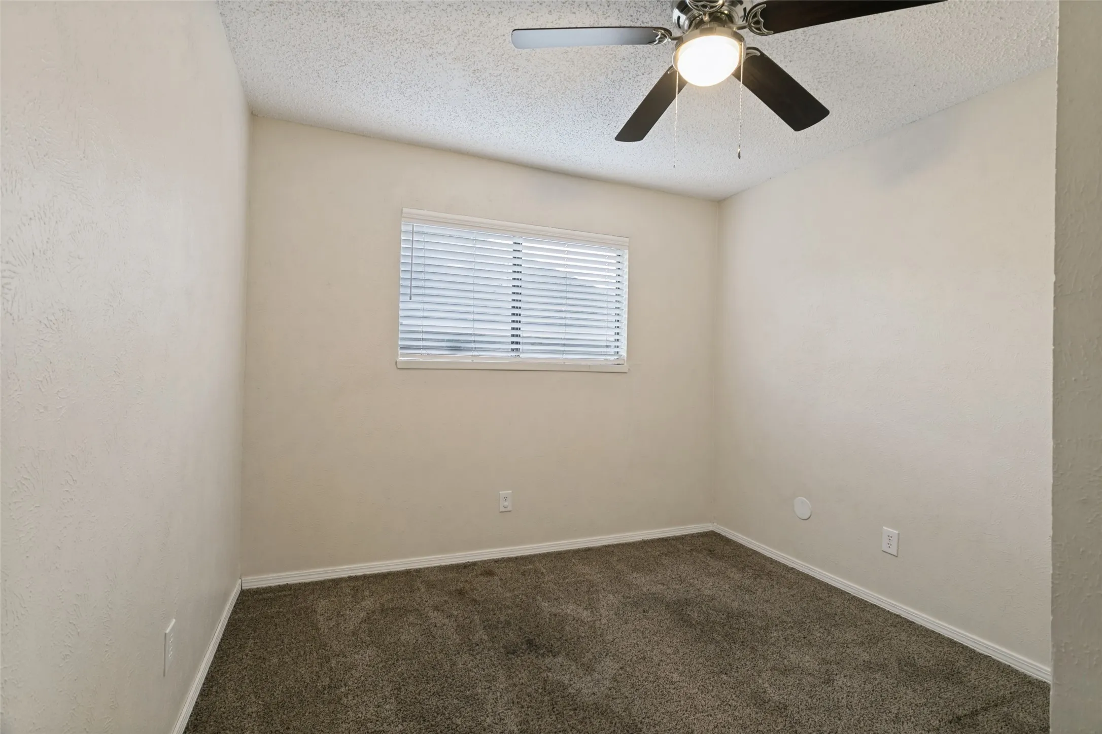 Single Family Residence For Sale in Tarrant County , 1210 Brook Hill Lane, Arlington, Texas 76014, 4 Bedroom, 2 Bathroom, 2 Garage spaces, 1,492 Sqft, built in 1979, mls#21392551, Real Estate Agent in Arlington, Homes For Sale in Tarrant county, Homes For Sale in Arlington, Realtor in Arlington Texas, Real Estate Brokerage Independent Realty Texas, Luminita Cordes Realtor