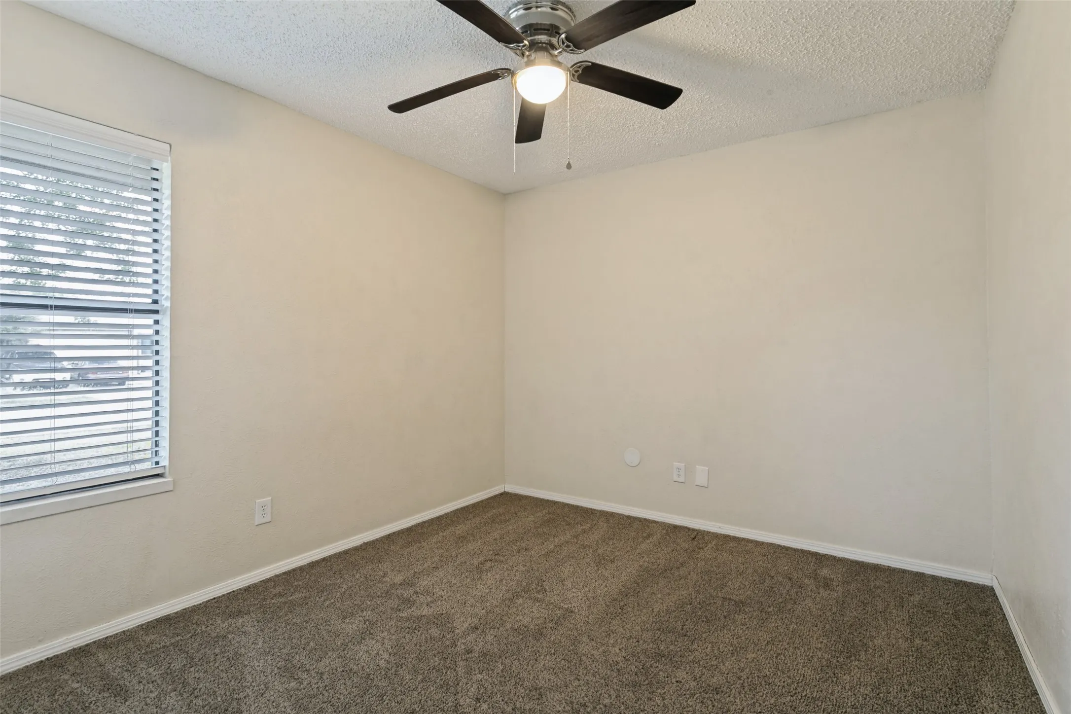 Single Family Residence For Sale in Tarrant County , 1210 Brook Hill Lane, Arlington, Texas 76014, 4 Bedroom, 2 Bathroom, 2 Garage spaces, 1,492 Sqft, built in 1979, mls#21392551, Real Estate Agent in Arlington, Homes For Sale in Tarrant county, Homes For Sale in Arlington, Realtor in Arlington Texas, Real Estate Brokerage Independent Realty Texas, Luminita Cordes Realtor
