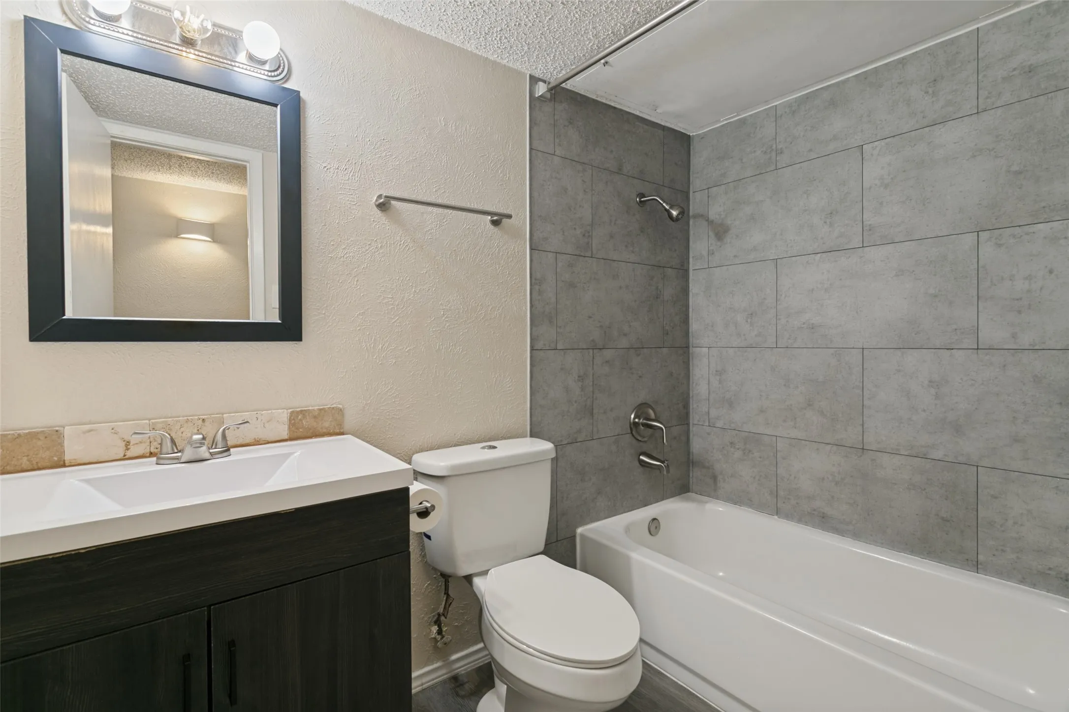 Single Family Residence For Sale in Tarrant County , 1210 Brook Hill Lane, Arlington, Texas 76014, 4 Bedroom, 2 Bathroom, 2 Garage spaces, 1,492 Sqft, built in 1979, mls#21392551, Real Estate Agent in Arlington, Homes For Sale in Tarrant county, Homes For Sale in Arlington, Realtor in Arlington Texas, Real Estate Brokerage Independent Realty Texas, Luminita Cordes Realtor