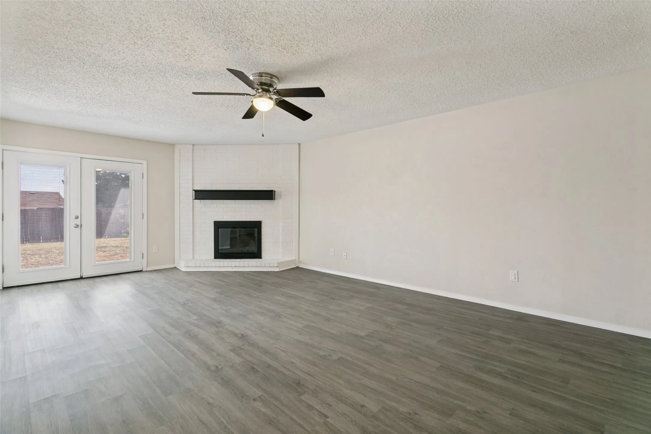 Single Family Residence For Sale in Tarrant County , 1210 Brook Hill Lane, Arlington, Texas 76014, 4 Bedroom, 2 Bathroom, 2 Garage spaces, 1,492 Sqft, built in 1979, mls#21392551, Real Estate Agent in Arlington, Homes For Sale in Tarrant county, Homes For Sale in Arlington, Realtor in Arlington Texas, Real Estate Brokerage Independent Realty Texas, Luminita Cordes Realtor