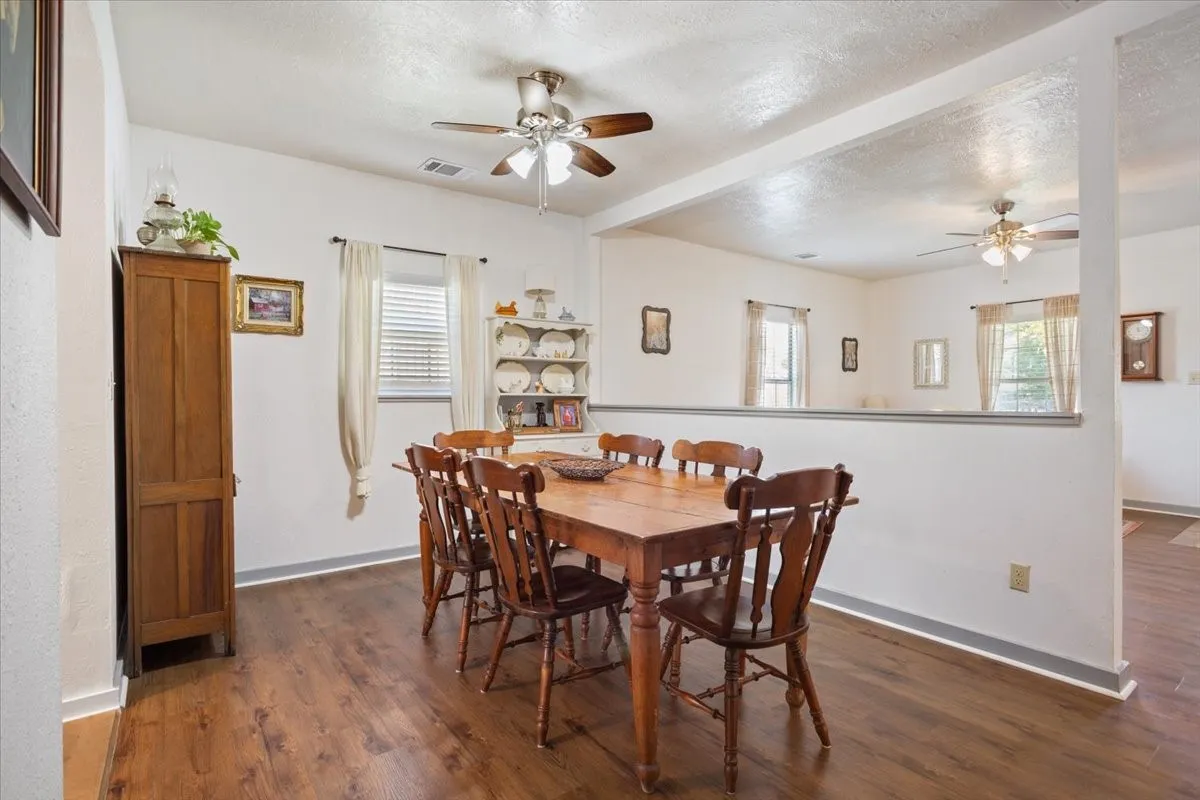 Single Family Residence For Sale in Hamilton County , 407 S Reagan, Hamilton, Texas 76531, 3 Bedroom, 2 Bathroom, Garage spaces, 1,440 Sqft, built in 1945, mls#21392770, Real Estate Agent in Hamilton, Homes For Sale in Hamilton county, Homes For Sale in Hamilton, Realtor in Hamilton Texas, Real Estate Brokerage Independent Realty Texas, Luminita Cordes Realtor