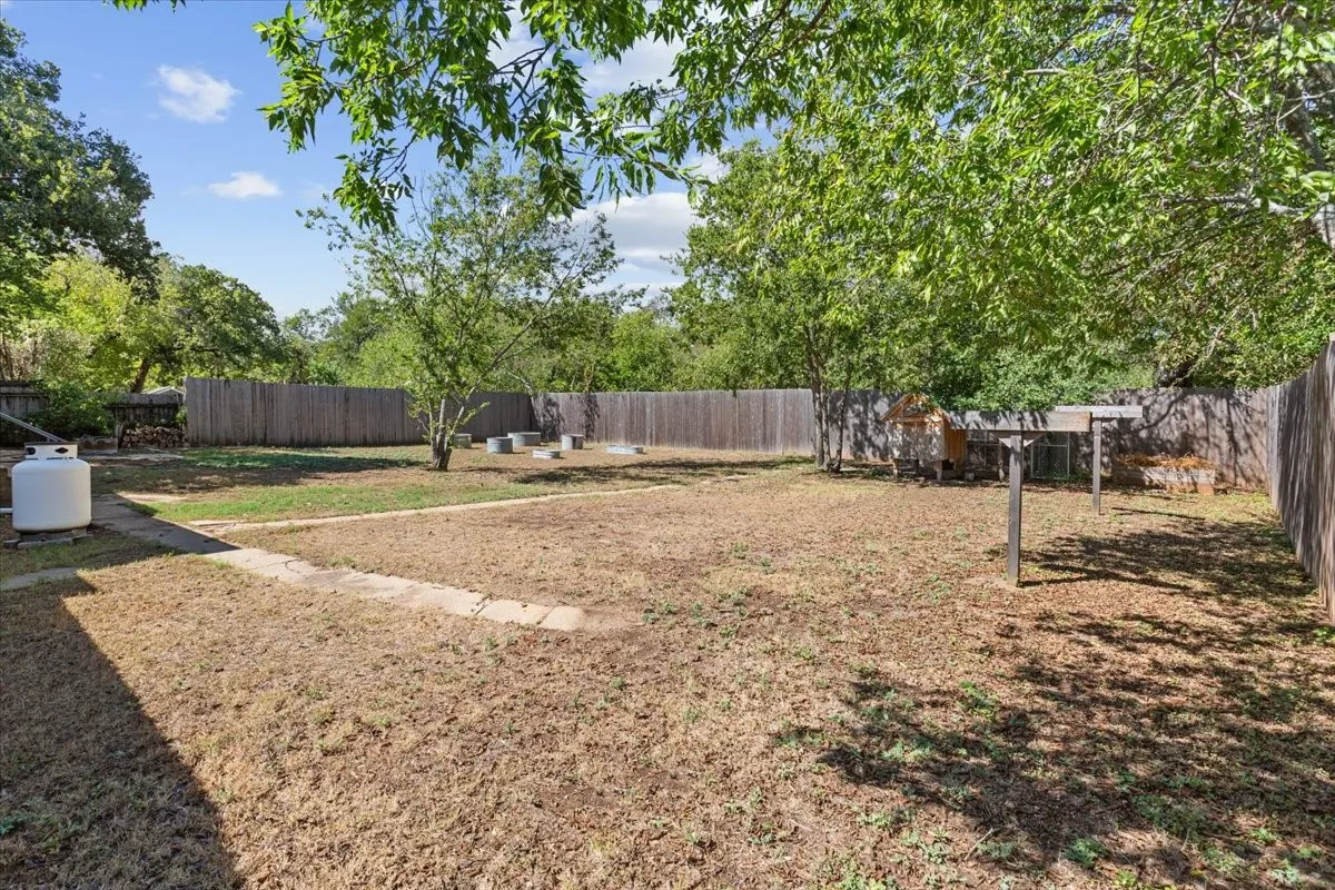 Single Family Residence For Sale in Hamilton County , 407 S Reagan, Hamilton, Texas 76531, 3 Bedroom, 2 Bathroom, Garage spaces, 1,440 Sqft, built in 1945, mls#21392770, Real Estate Agent in Hamilton, Homes For Sale in Hamilton county, Homes For Sale in Hamilton, Realtor in Hamilton Texas, Real Estate Brokerage Independent Realty Texas, Luminita Cordes Realtor