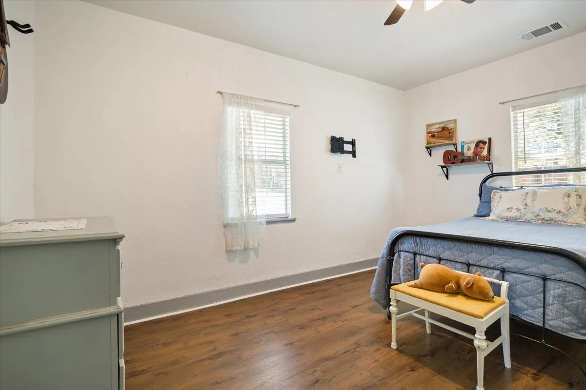 Single Family Residence For Sale in Hamilton County , 407 S Reagan, Hamilton, Texas 76531, 3 Bedroom, 2 Bathroom, Garage spaces, 1,440 Sqft, built in 1945, mls#21392770, Real Estate Agent in Hamilton, Homes For Sale in Hamilton county, Homes For Sale in Hamilton, Realtor in Hamilton Texas, Real Estate Brokerage Independent Realty Texas, Luminita Cordes Realtor