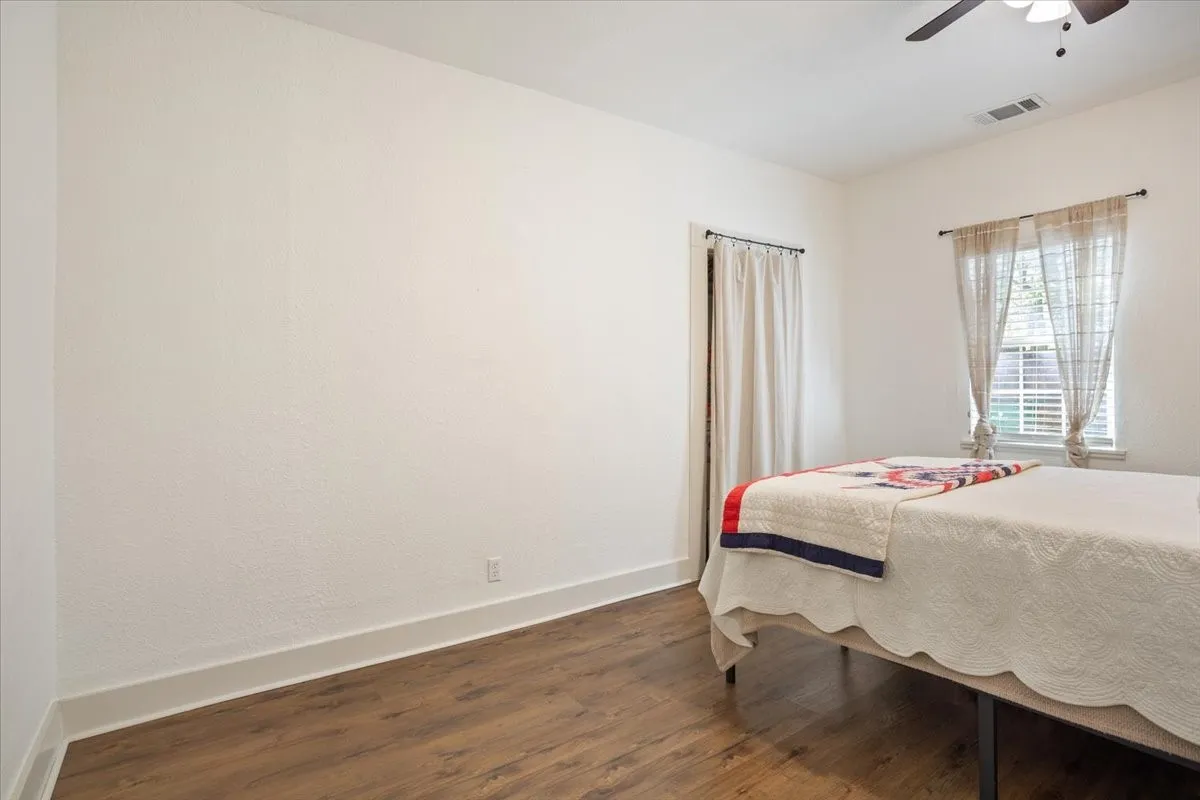 Single Family Residence For Sale in Hamilton County , 407 S Reagan, Hamilton, Texas 76531, 3 Bedroom, 2 Bathroom, Garage spaces, 1,440 Sqft, built in 1945, mls#21392770, Real Estate Agent in Hamilton, Homes For Sale in Hamilton county, Homes For Sale in Hamilton, Realtor in Hamilton Texas, Real Estate Brokerage Independent Realty Texas, Luminita Cordes Realtor