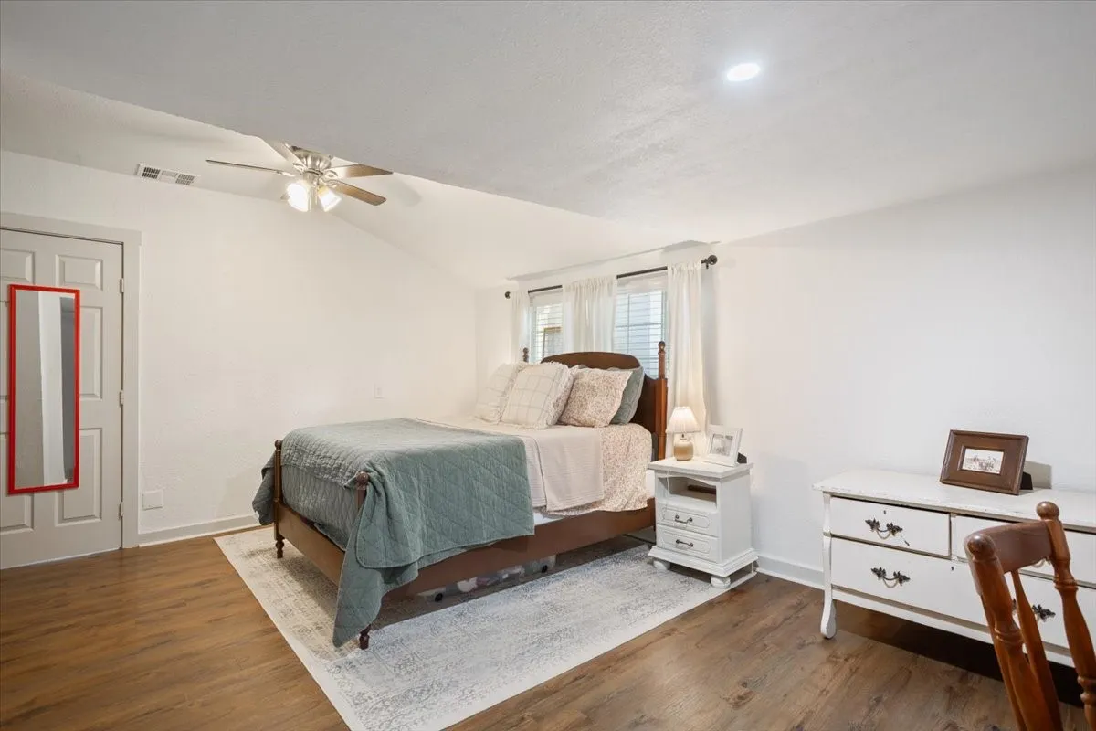 Single Family Residence For Sale in Hamilton County , 407 S Reagan, Hamilton, Texas 76531, 3 Bedroom, 2 Bathroom, Garage spaces, 1,440 Sqft, built in 1945, mls#21392770, Real Estate Agent in Hamilton, Homes For Sale in Hamilton county, Homes For Sale in Hamilton, Realtor in Hamilton Texas, Real Estate Brokerage Independent Realty Texas, Luminita Cordes Realtor
